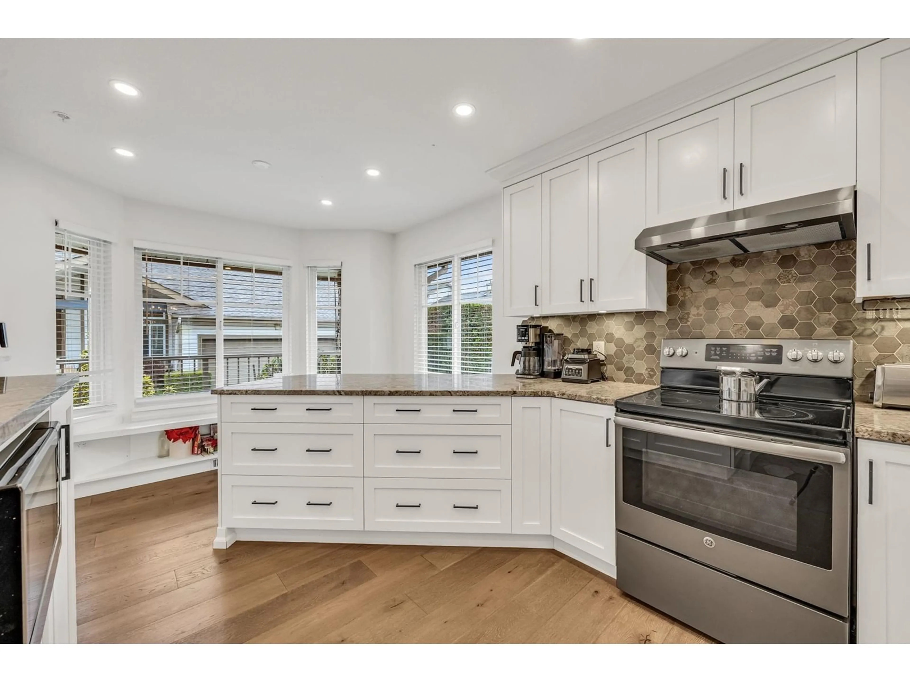 Open concept kitchen, unknown for 18 - 20222 96, Langley British Columbia V1M3C3