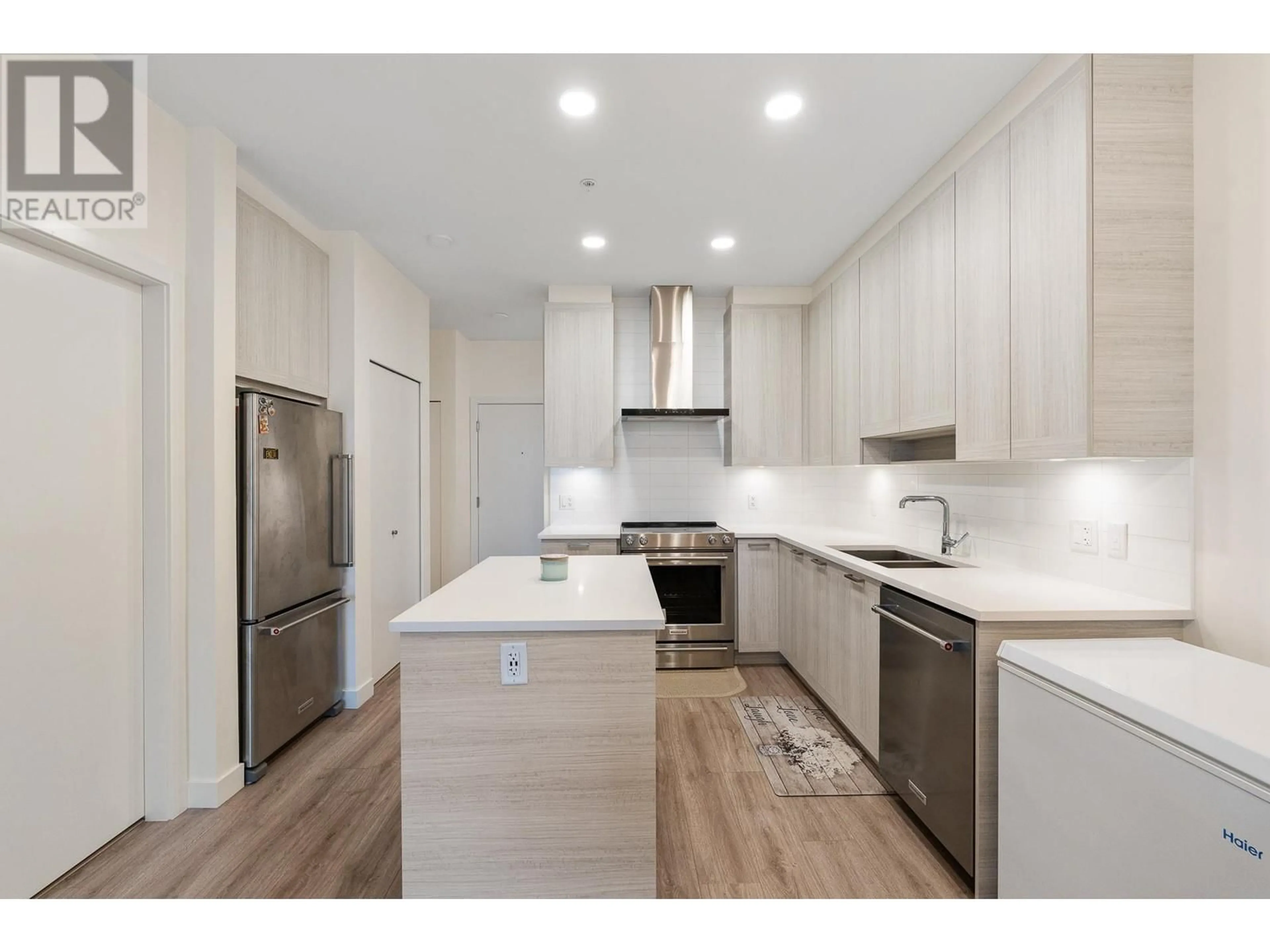 Open concept kitchen, unknown for 414 - 7133 14TH AVENUE, Burnaby British Columbia V3N0H5