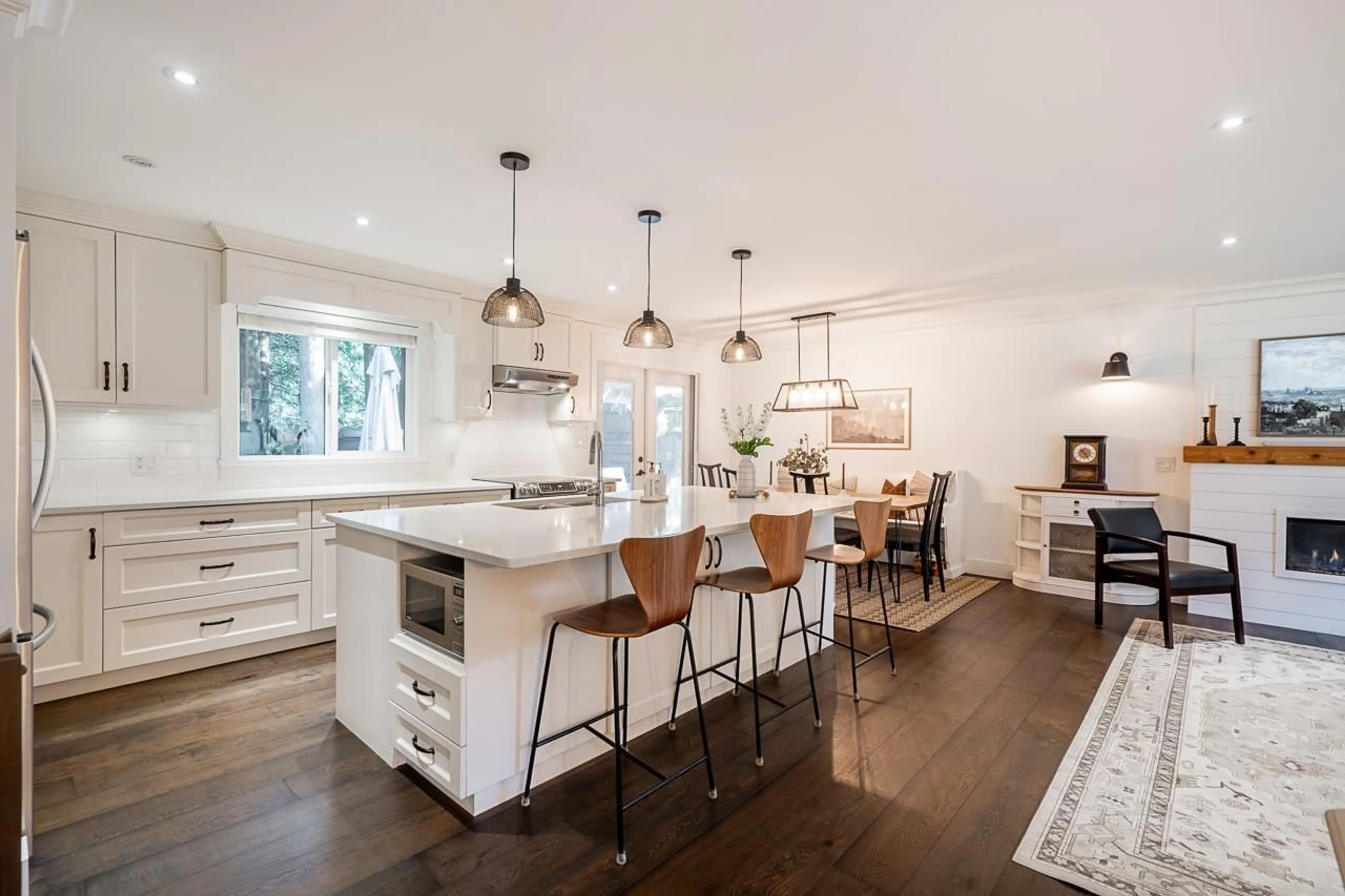 Open concept kitchen, unknown for 19683 42, Langley British Columbia V3A3A4