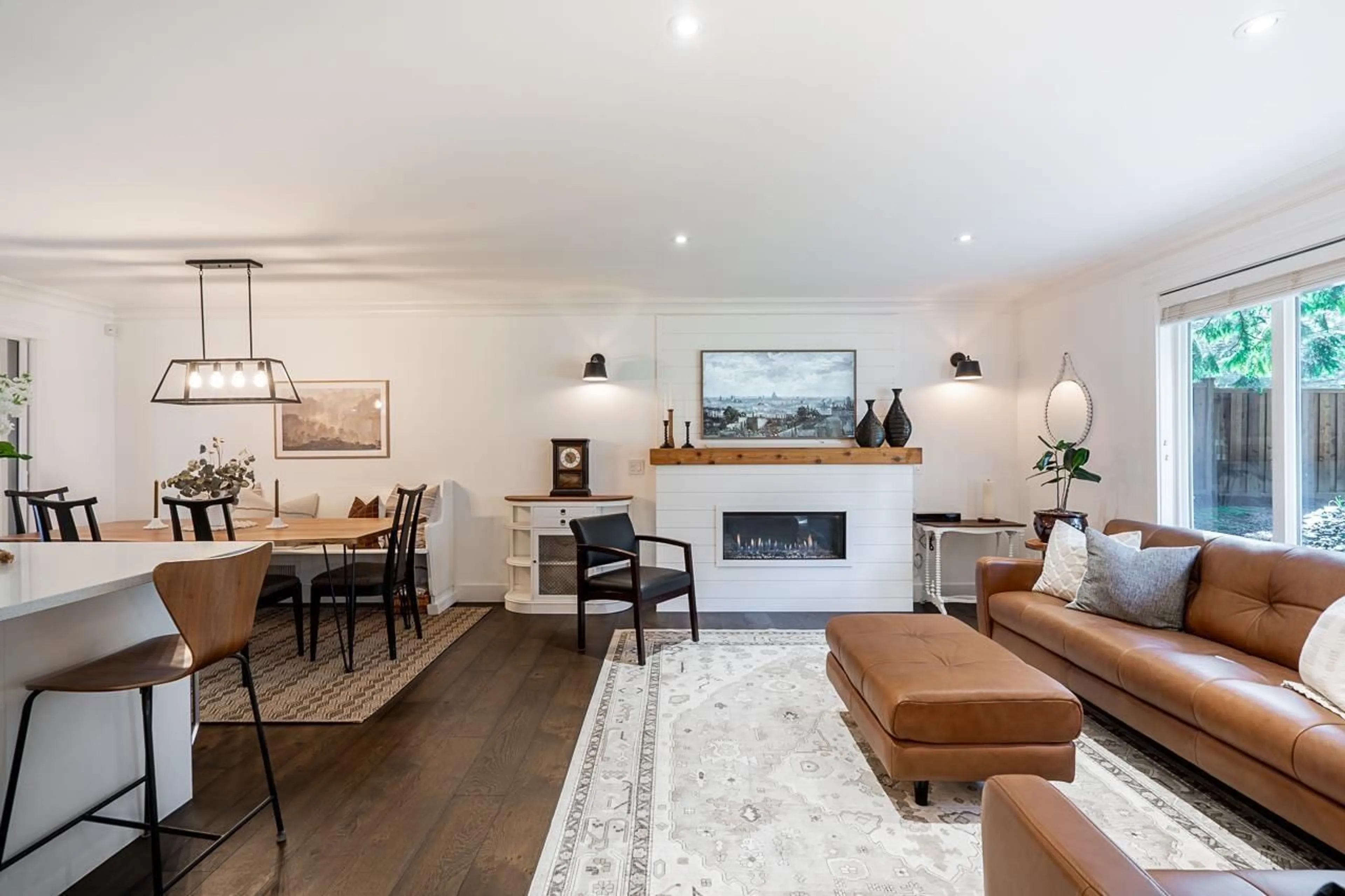 Living room with furniture, wood/laminate floor for 19683 42, Langley British Columbia V3A3A4