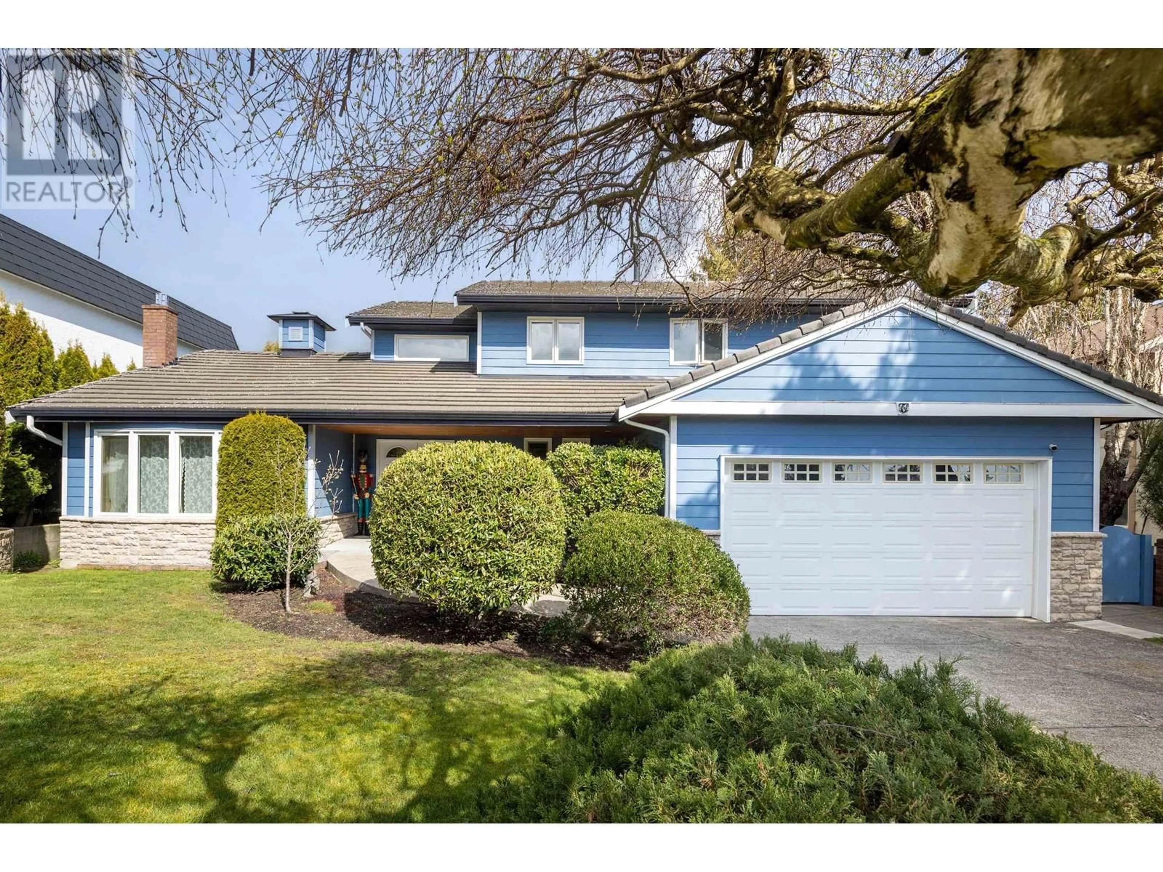 Home with vinyl exterior material, street for 5445 CANDLEWYCK WYND, Delta British Columbia V4M3T7