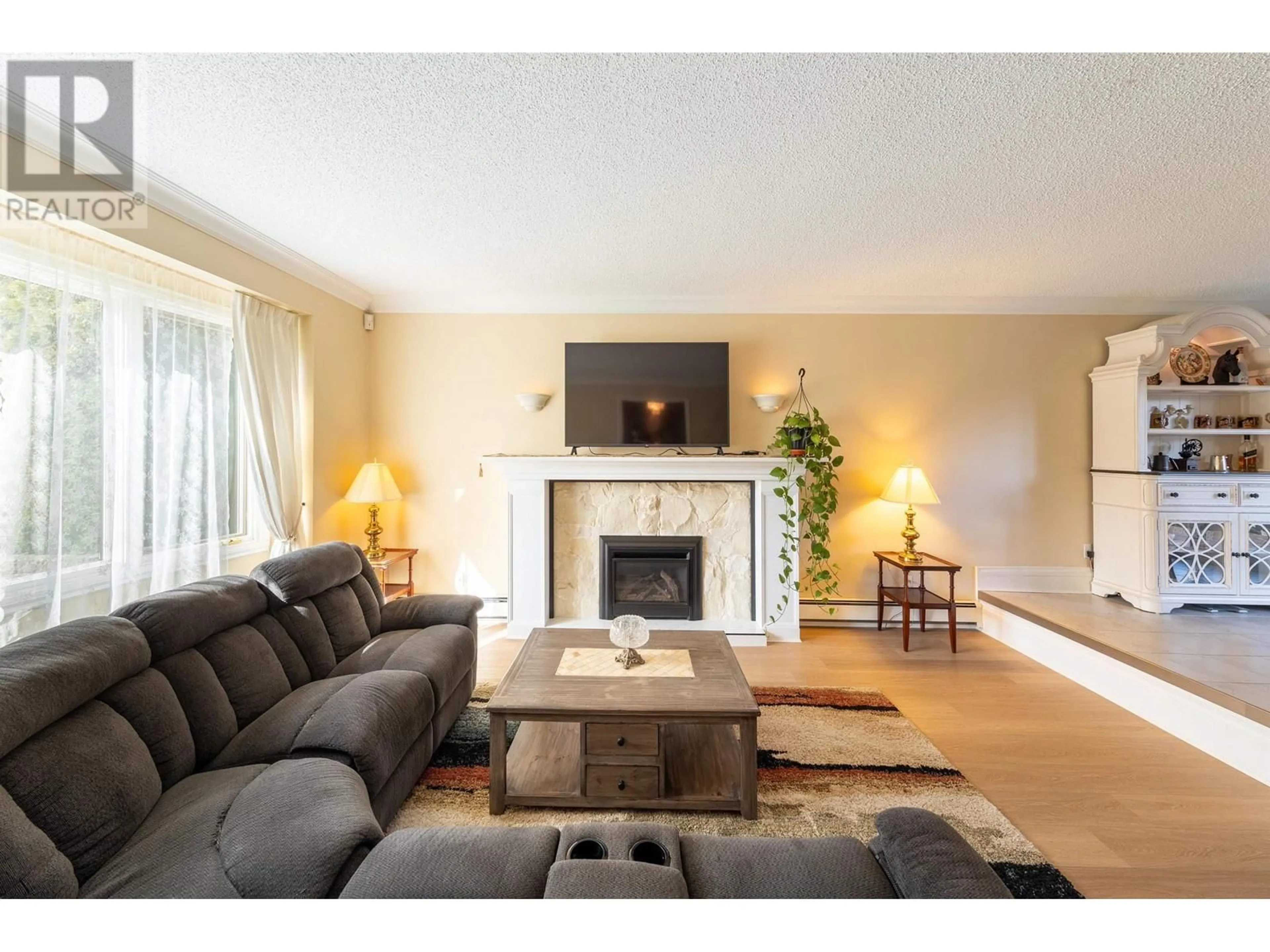 Living room with furniture, unknown for 5445 CANDLEWYCK WYND, Delta British Columbia V4M3T7