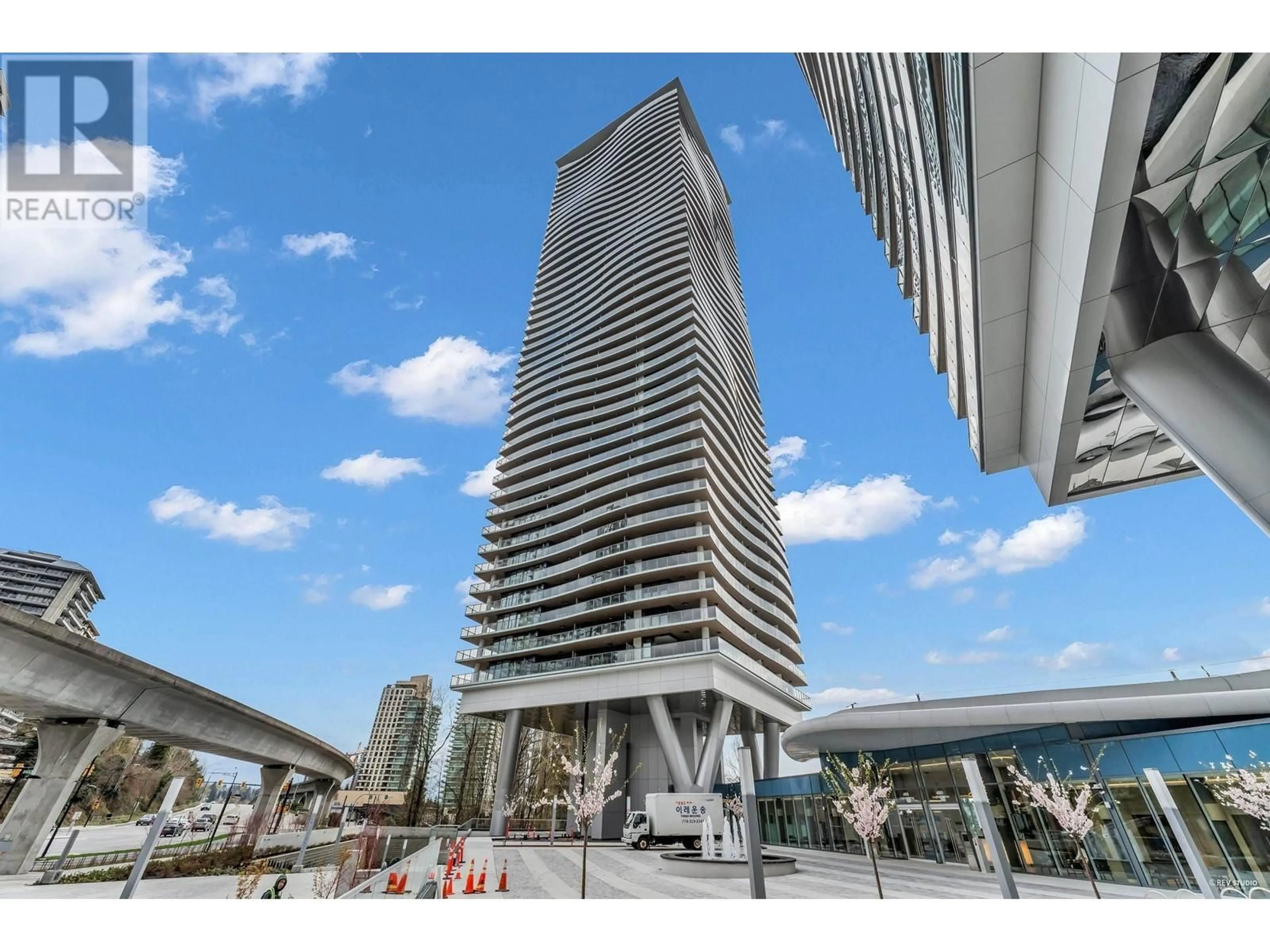 Indoor foyer for 4403 - 4890 LOUGHEED HIGHWAY, Burnaby British Columbia V5C0N2