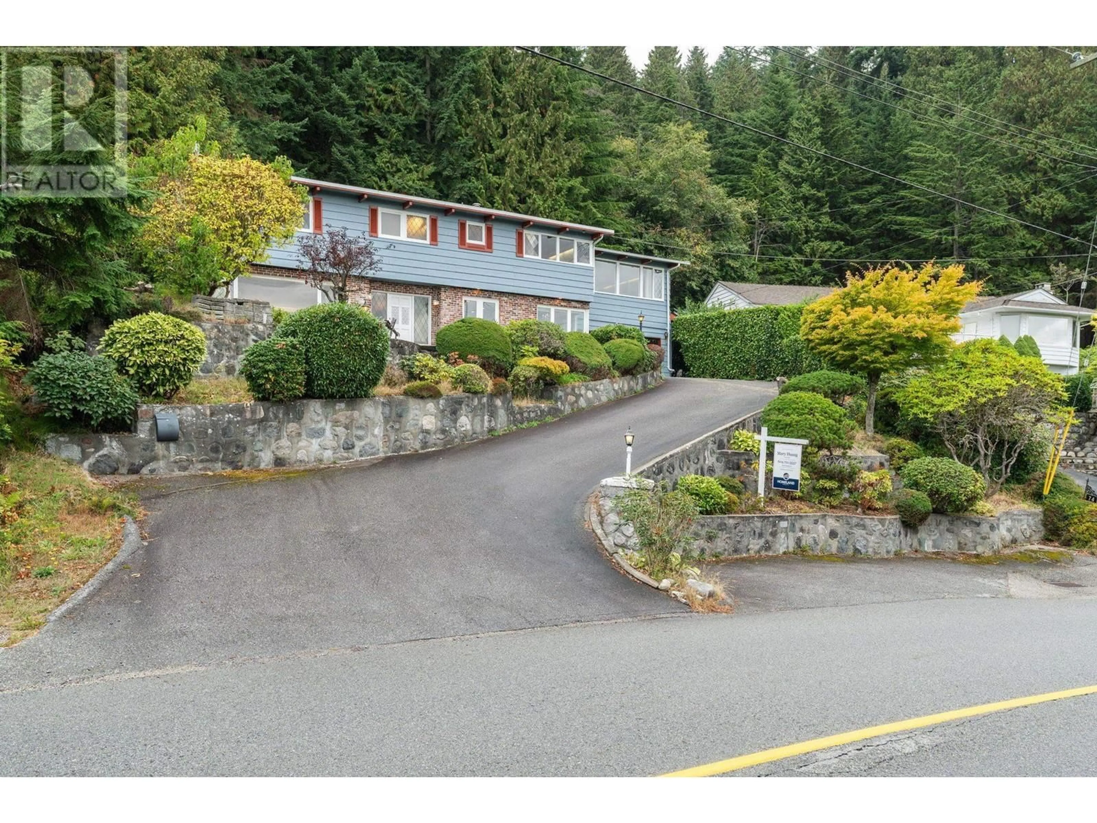 A pic from outside/outdoor area/front of a property/back of a property/a pic from drone, mountain view for 72 BONNYMUIR DRIVE, West Vancouver British Columbia V7S1L2