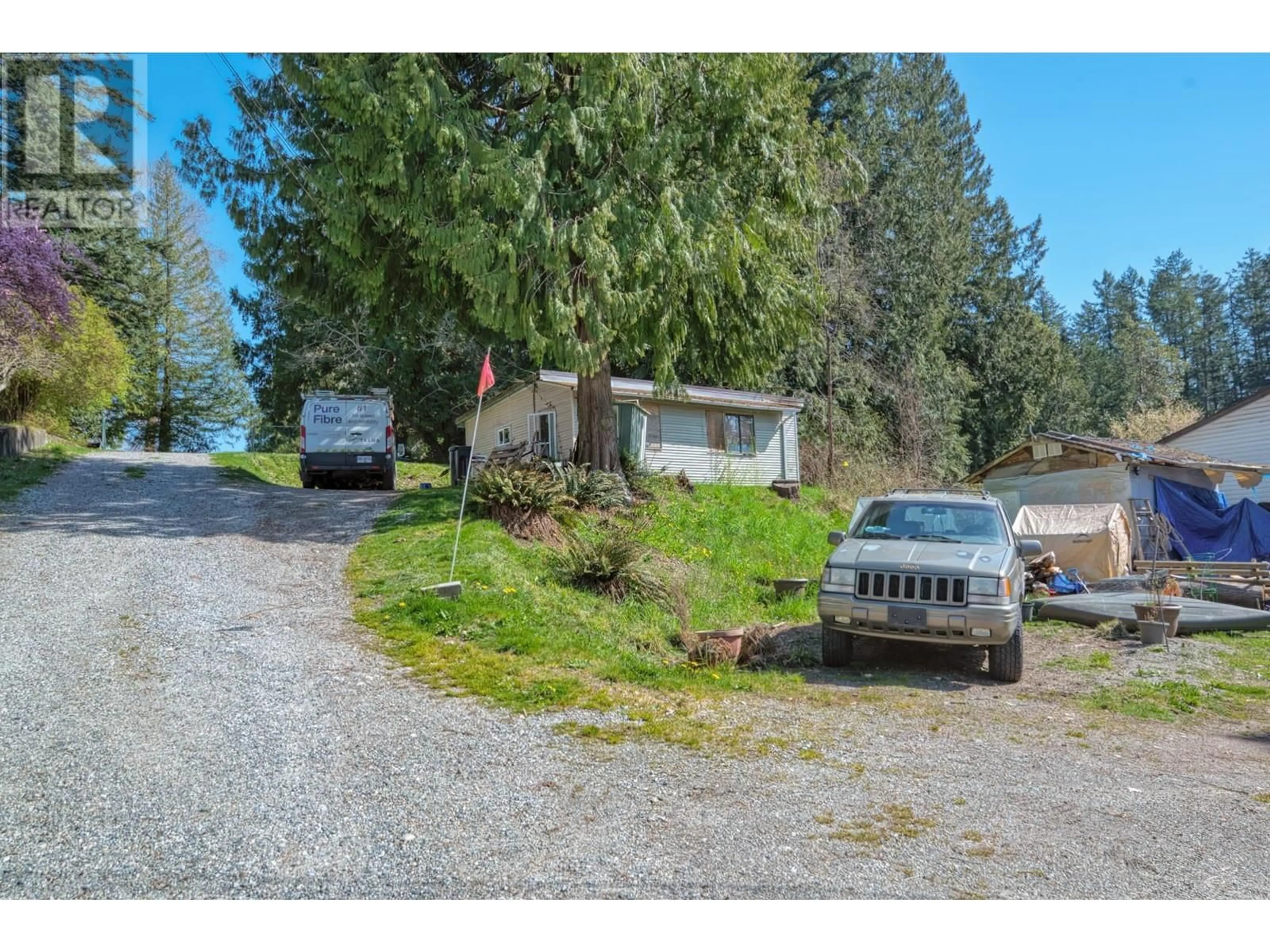 A pic from outside/outdoor area/front of a property/back of a property/a pic from drone, street for 5056B SUNSHINE COAST HIGHWAY, Sechelt British Columbia V7Z0B9