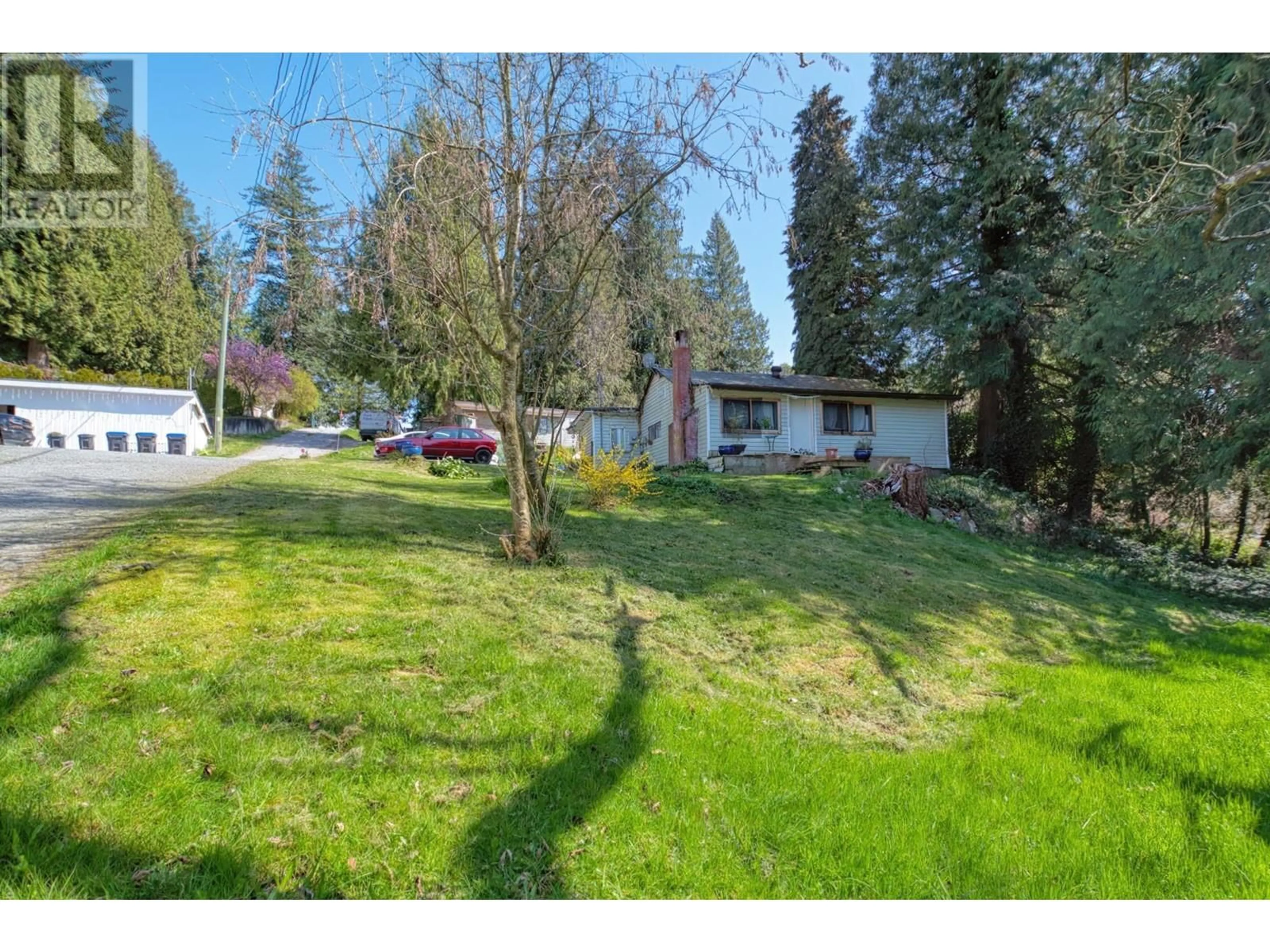 A pic from outside/outdoor area/front of a property/back of a property/a pic from drone, unknown for 5056B SUNSHINE COAST HIGHWAY, Sechelt British Columbia V7Z0B9