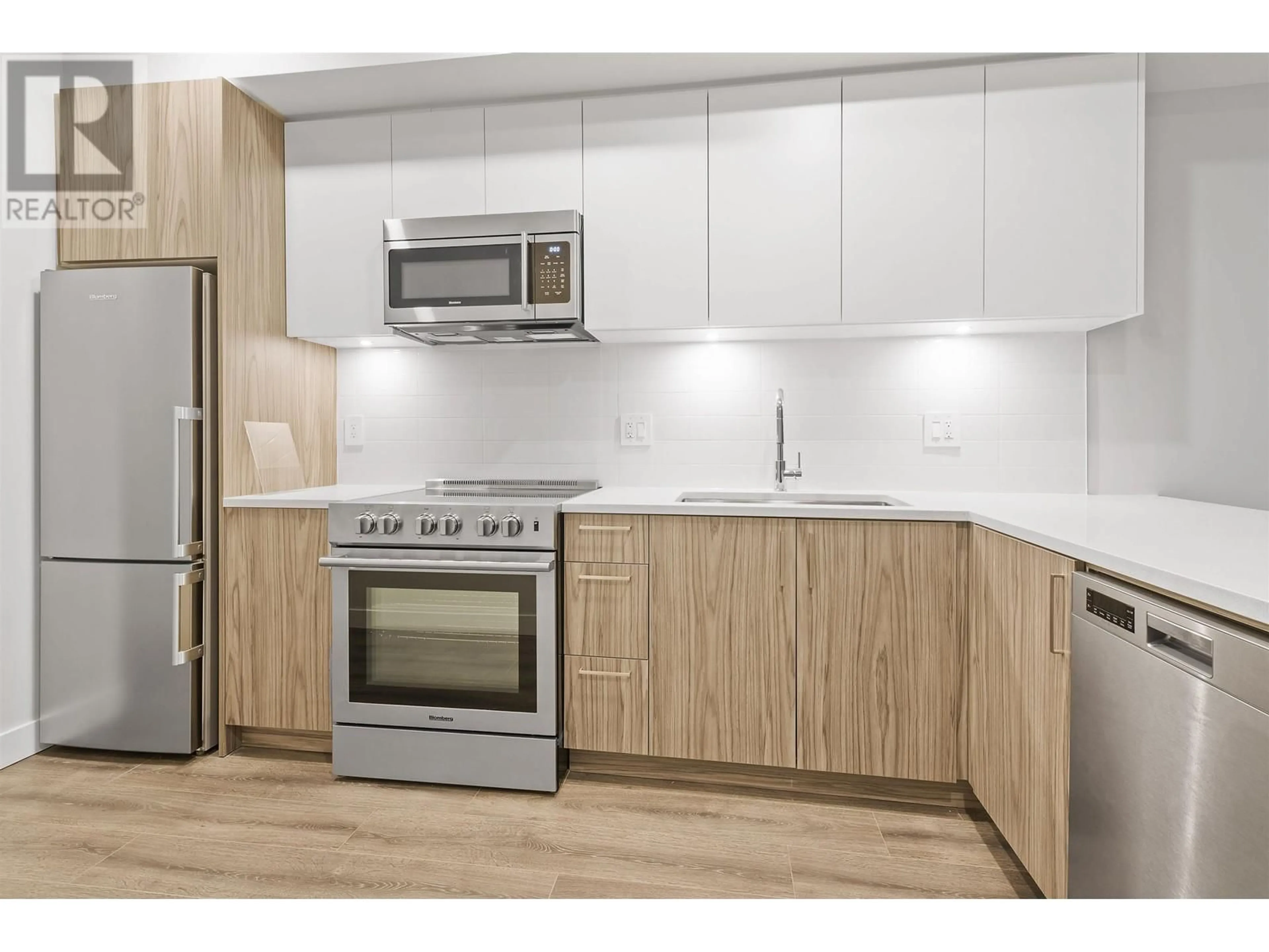 Standard kitchen, wood/laminate floor for 410 - 5535 HASTINGS STREET, Burnaby British Columbia V5B1R2