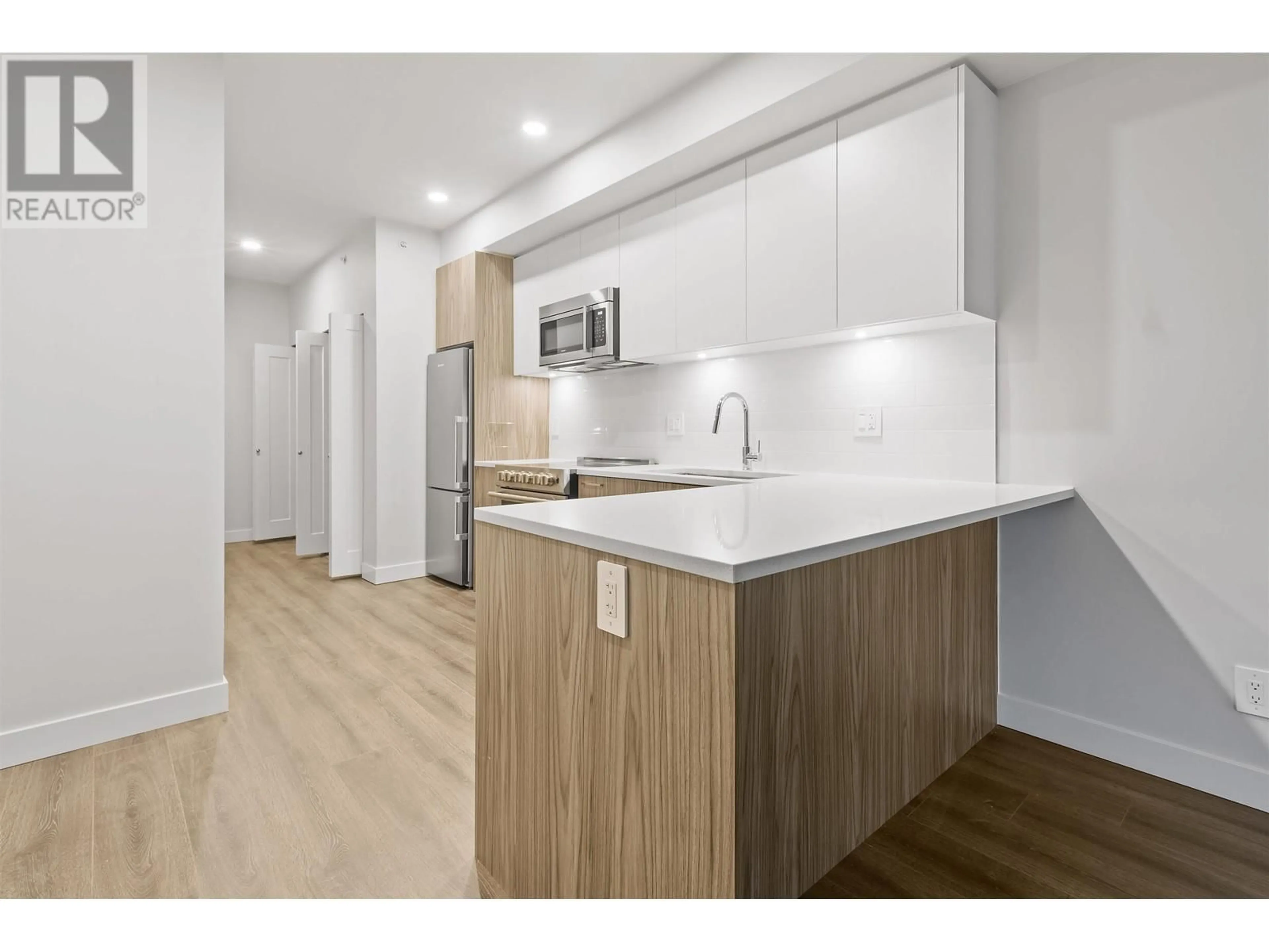 Standard kitchen, wood/laminate floor for 410 - 5535 HASTINGS STREET, Burnaby British Columbia V5B1R2