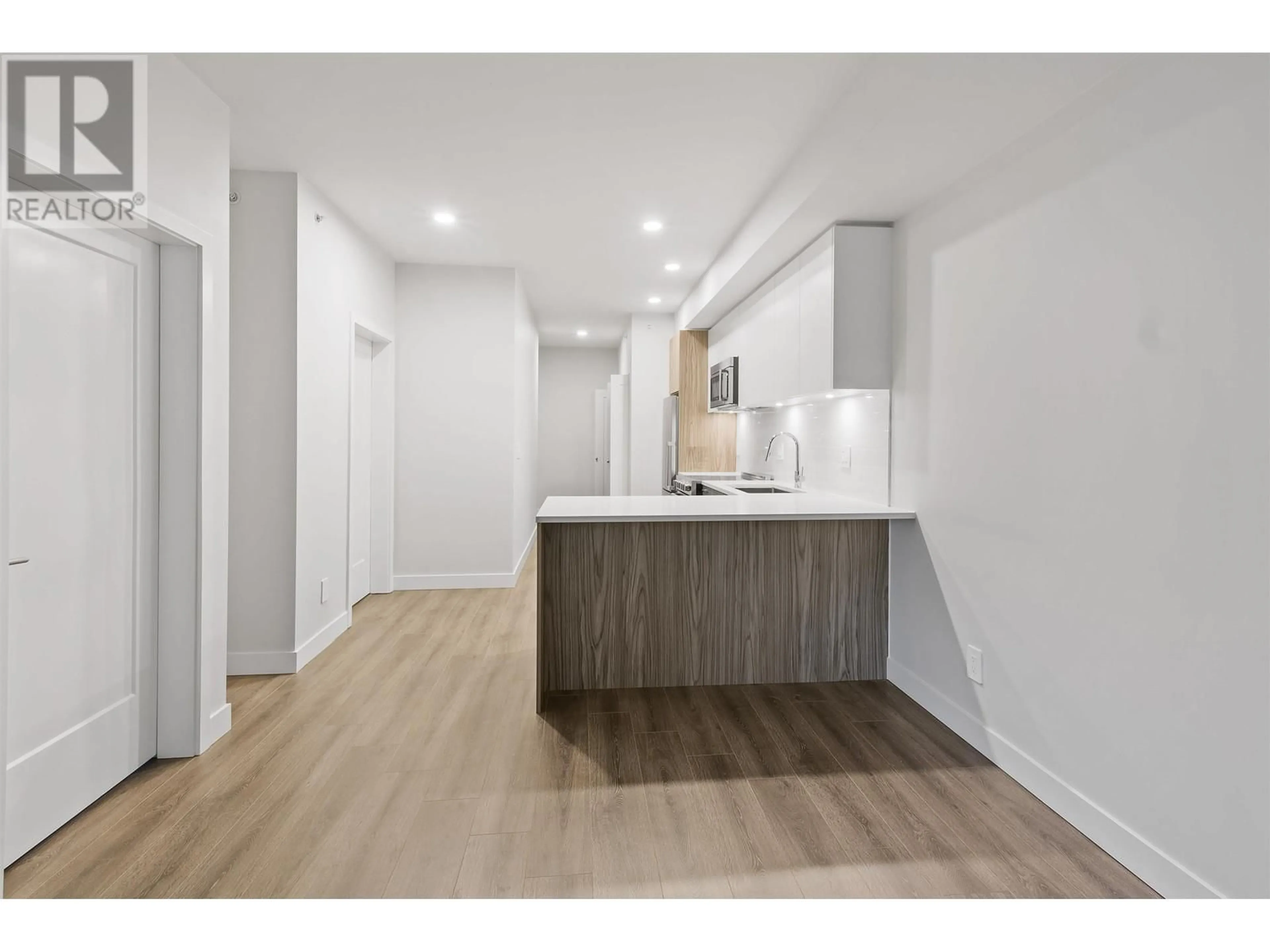 Unknown for 410 - 5535 HASTINGS STREET, Burnaby British Columbia V5B1R2