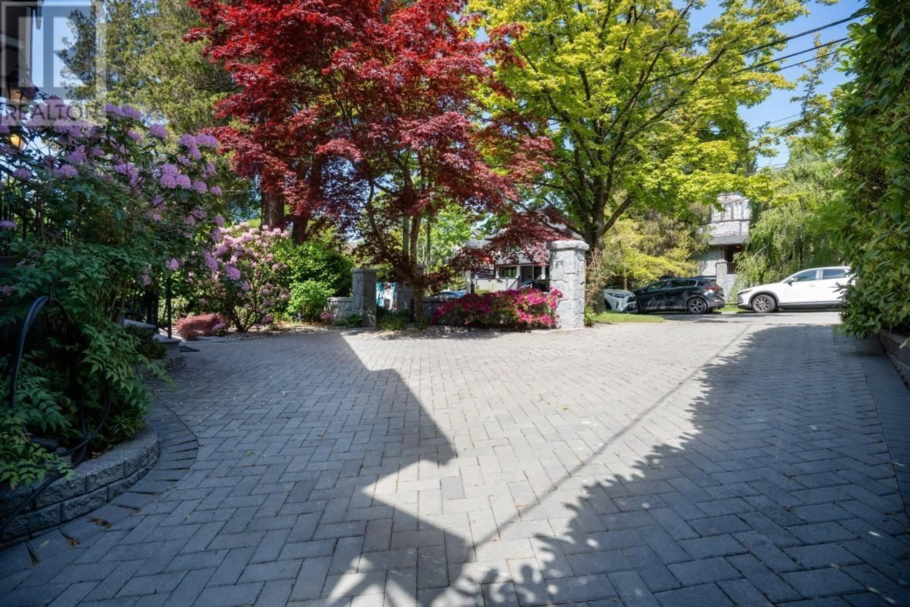 Patio, street for 2446 7TH AVENUE, Vancouver British Columbia V6K1Y7