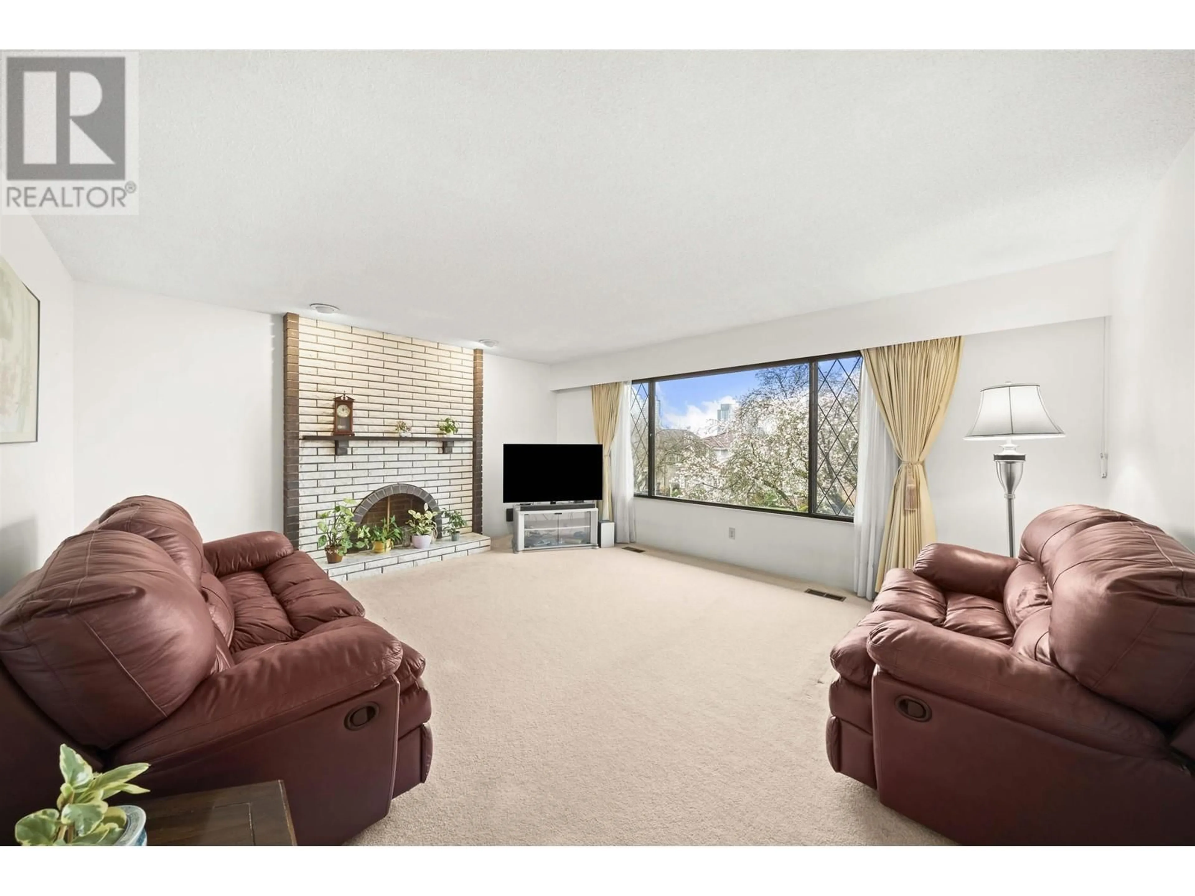 Living room with furniture, unknown for 739 62ND AVENUE, Vancouver British Columbia V6P2E1