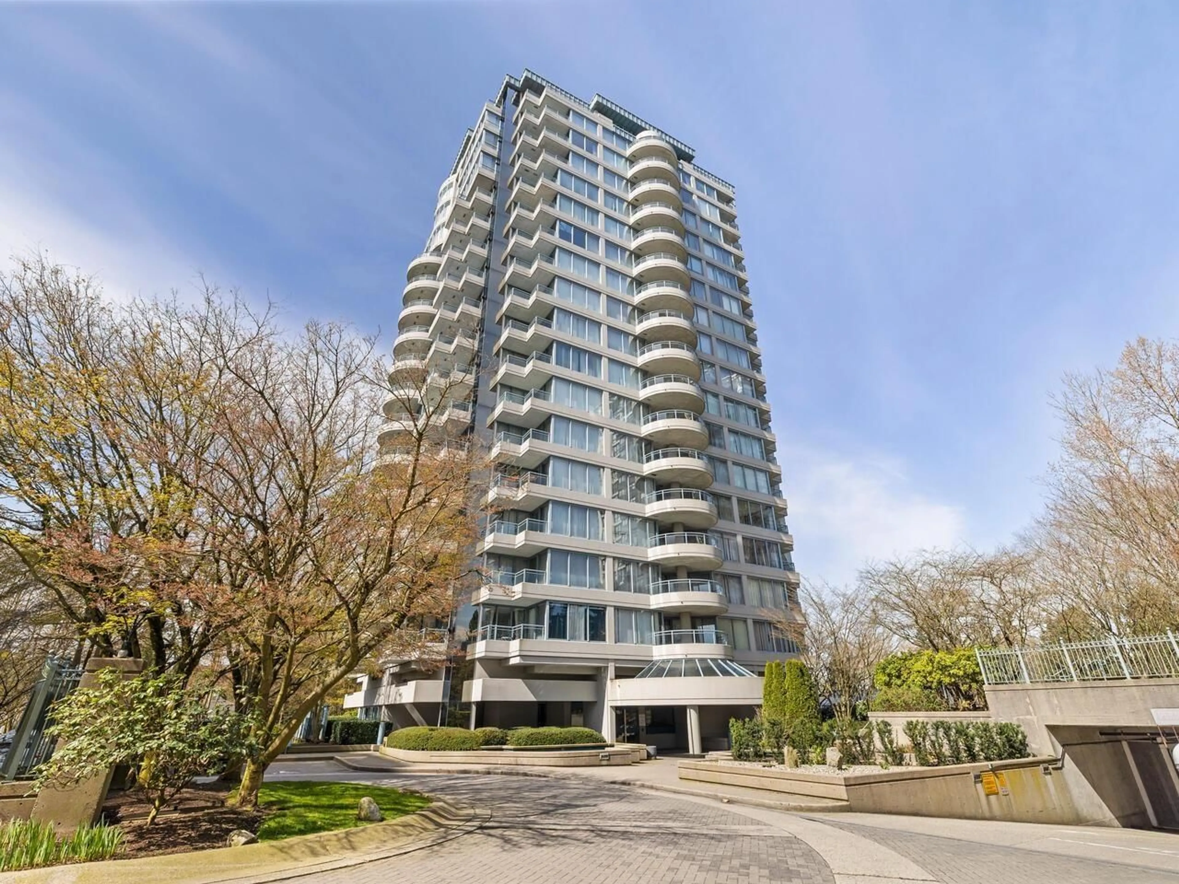 Indoor foyer for 203 - 13353 108, Surrey British Columbia V3T5T5