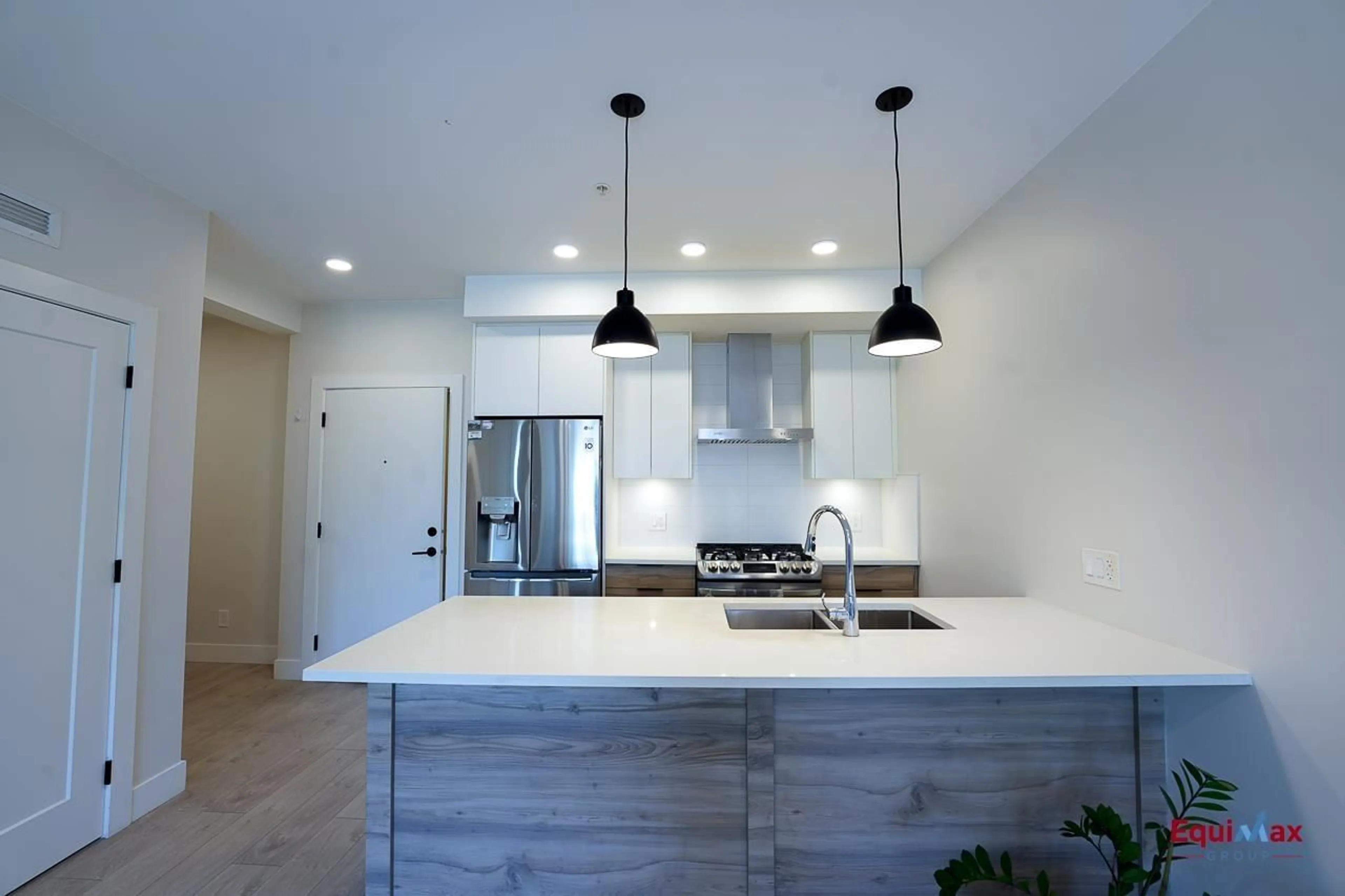 Contemporary kitchen, unknown for 202 - 14818 60, Surrey British Columbia V3S0B5