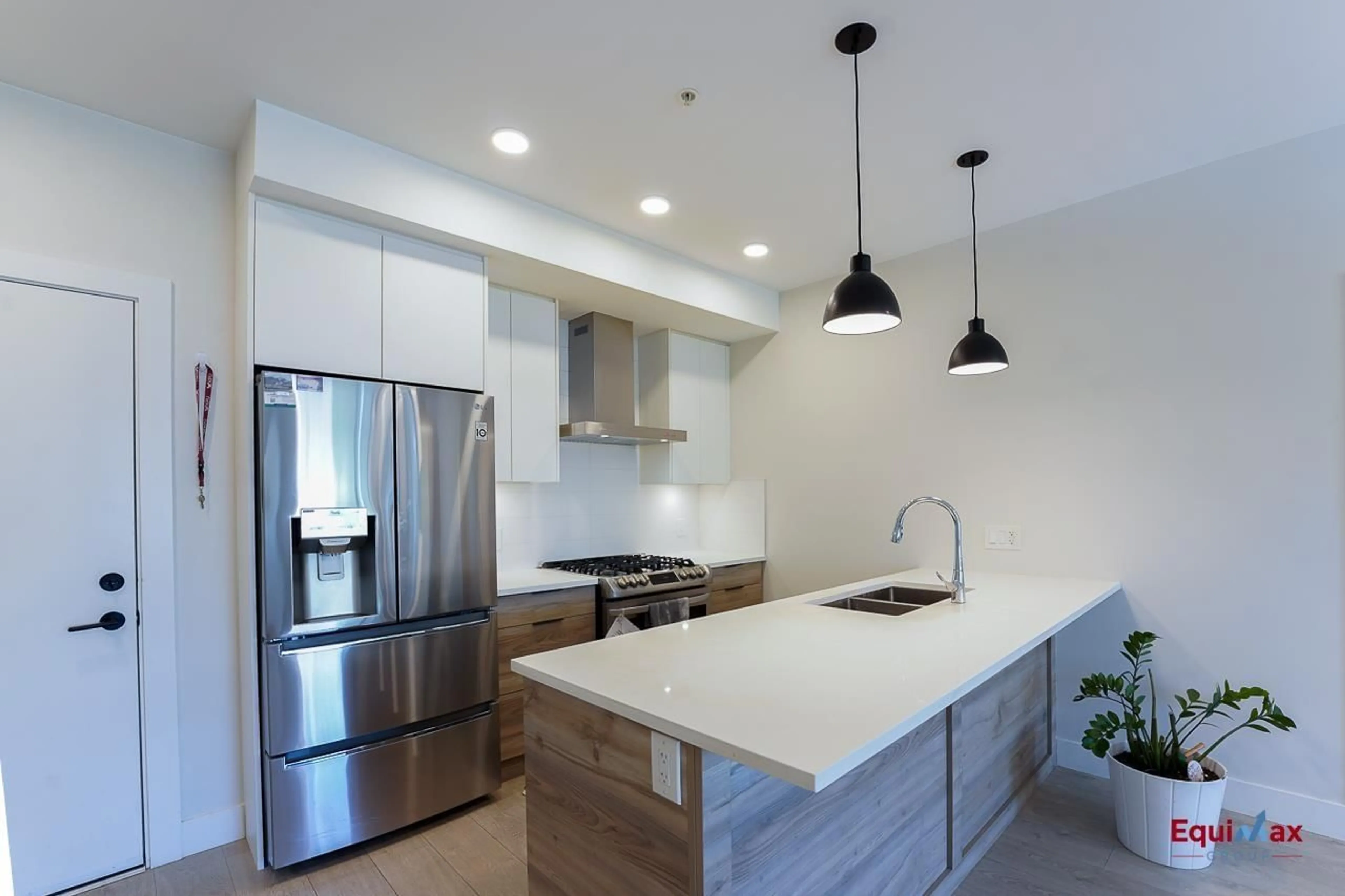 Contemporary kitchen, unknown for 202 - 14818 60, Surrey British Columbia V3S0B5