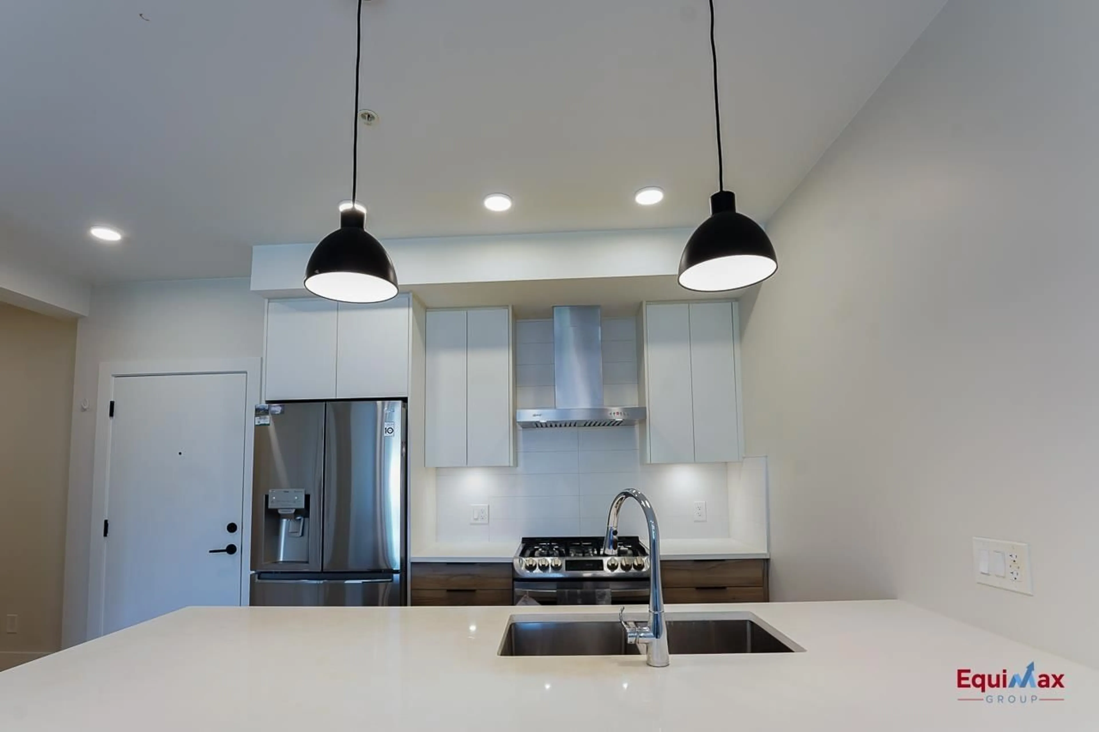 Contemporary kitchen, unknown for 202 - 14818 60, Surrey British Columbia V3S0B5