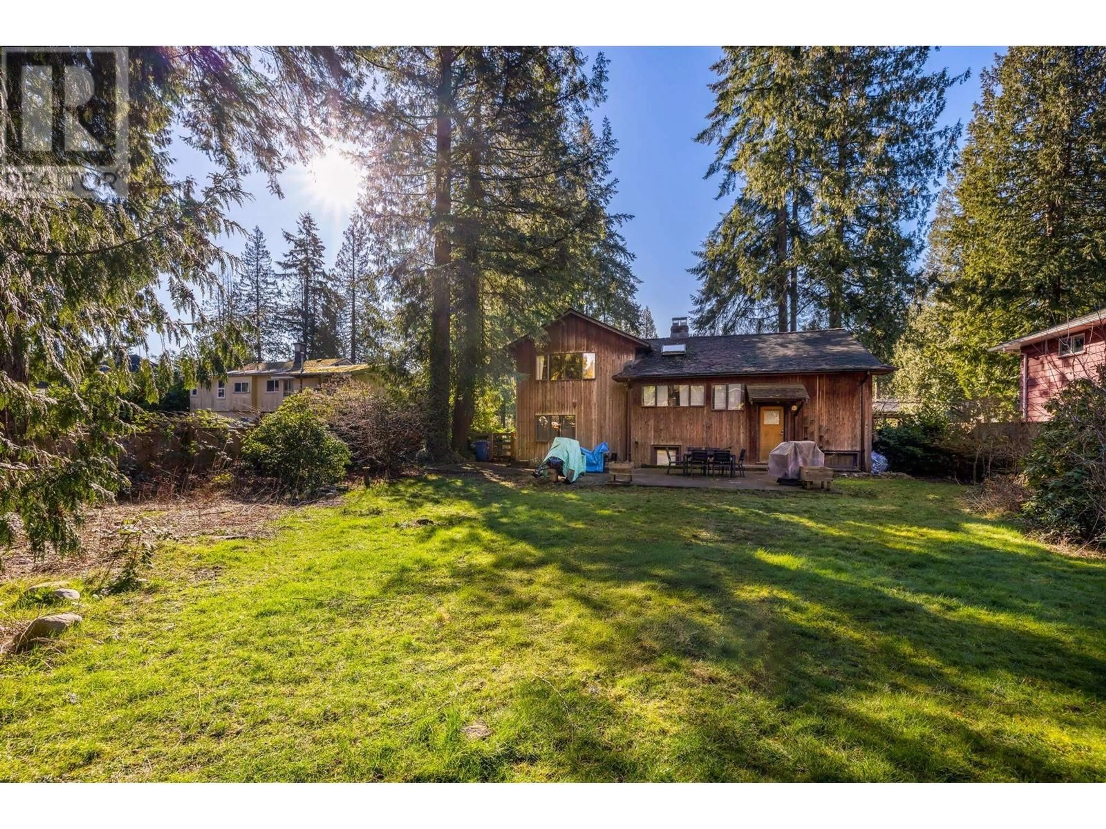 A pic from outside/outdoor area/front of a property/back of a property/a pic from drone, unknown for 1090 HANDSWORTH ROAD, North Vancouver British Columbia V7R2A6