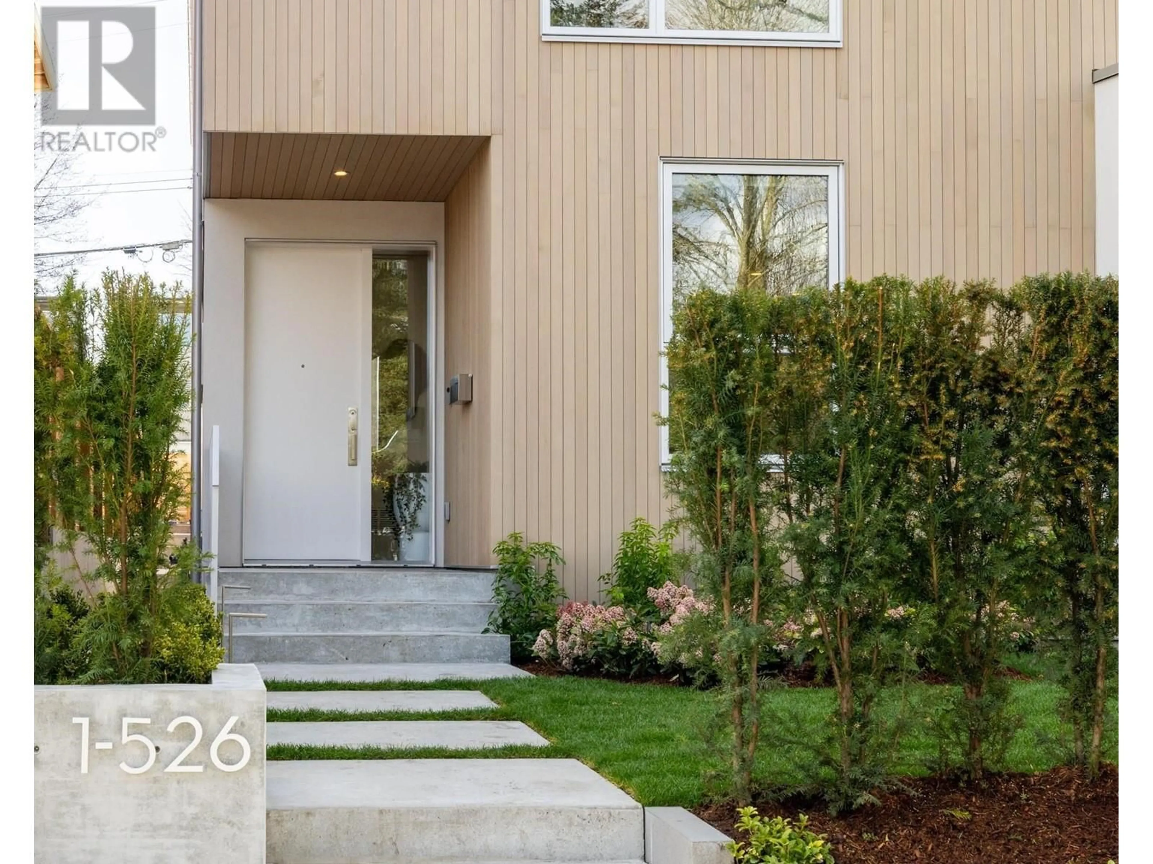 Indoor entryway for 1 - 526 30TH AVENUE, Vancouver British Columbia V5V2V6