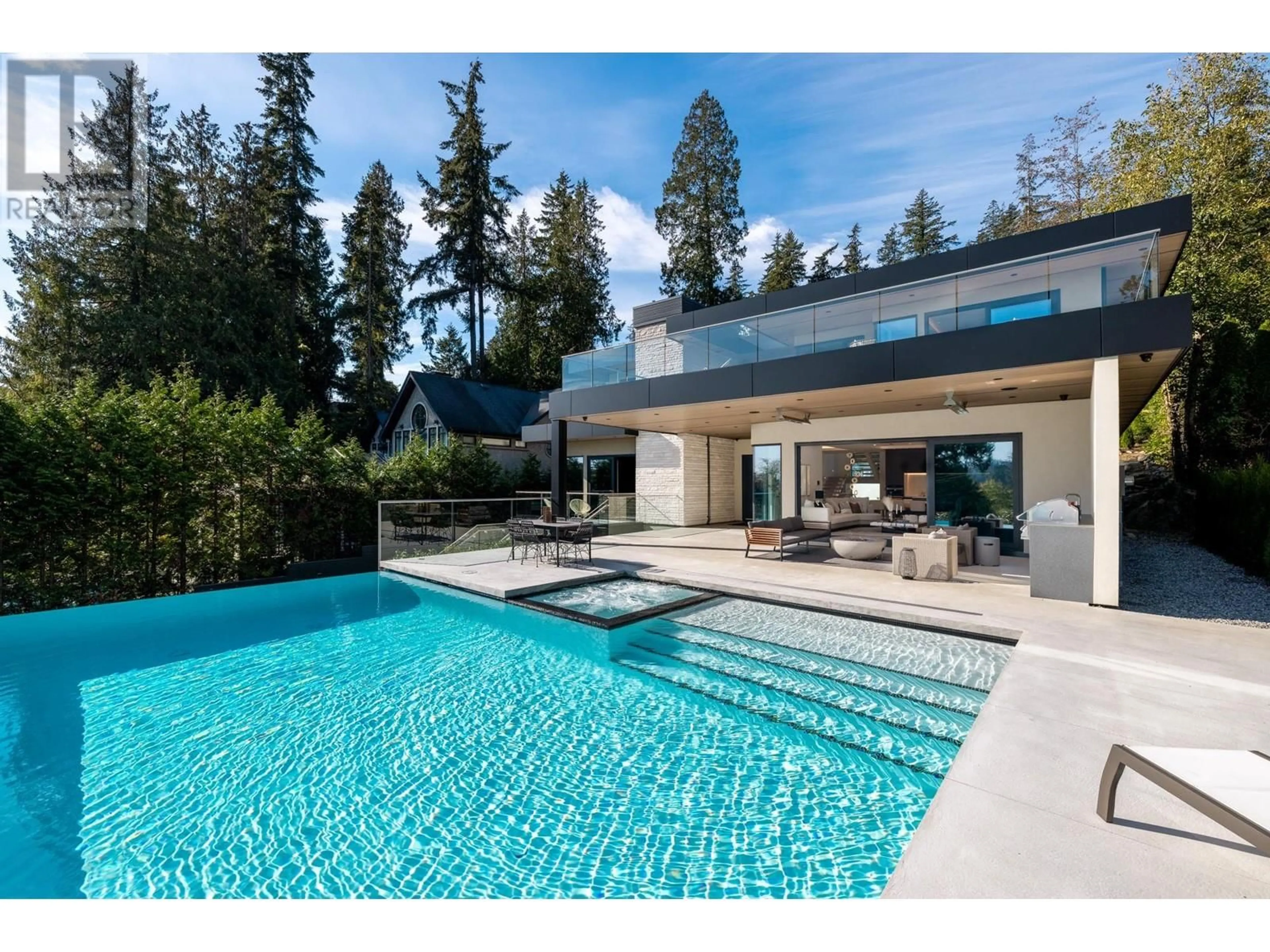 Pool for 449 HILLCREST STREET, West Vancouver British Columbia V7V2L8