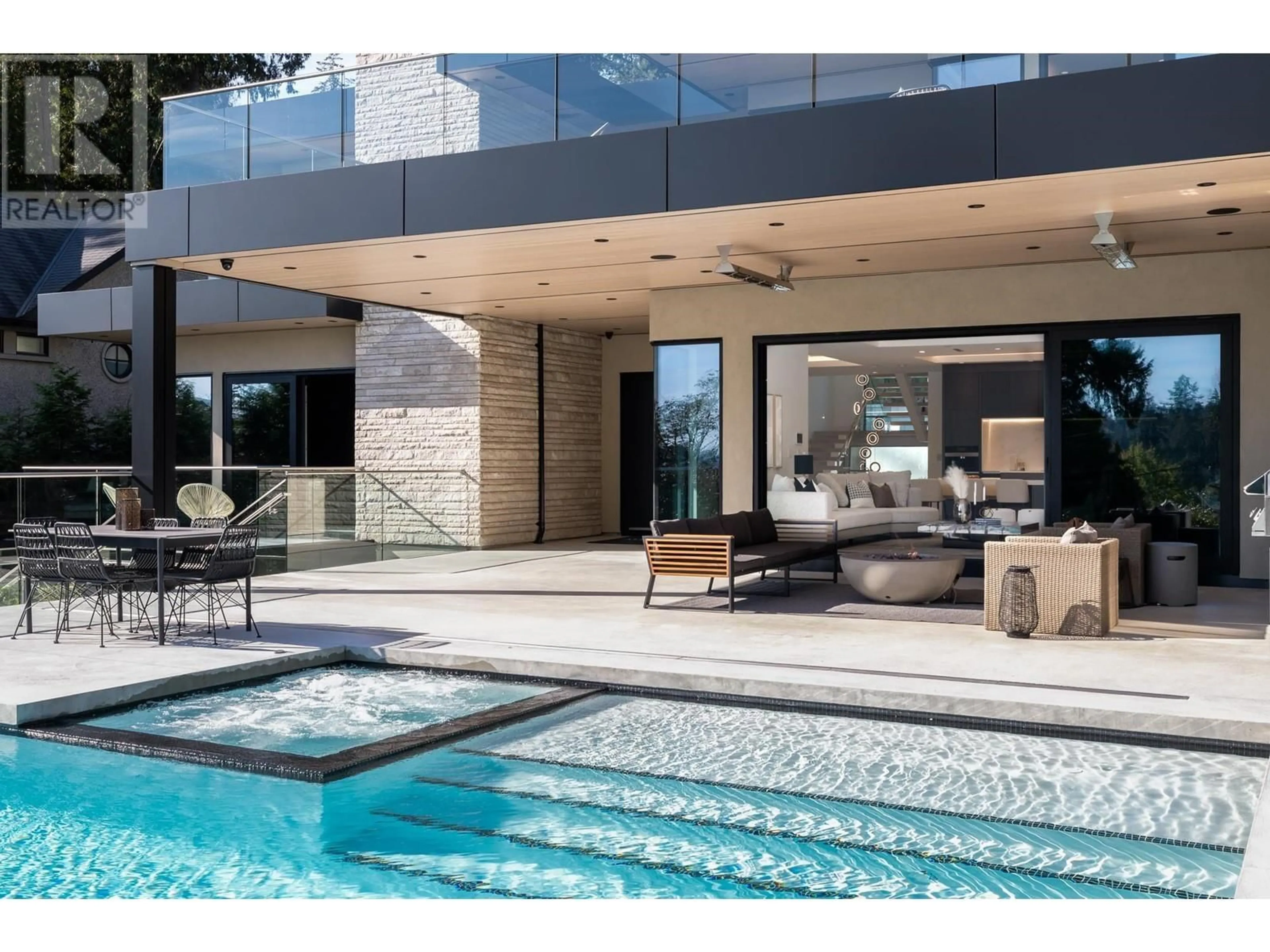 Pool for 449 HILLCREST STREET, West Vancouver British Columbia V7V2L8