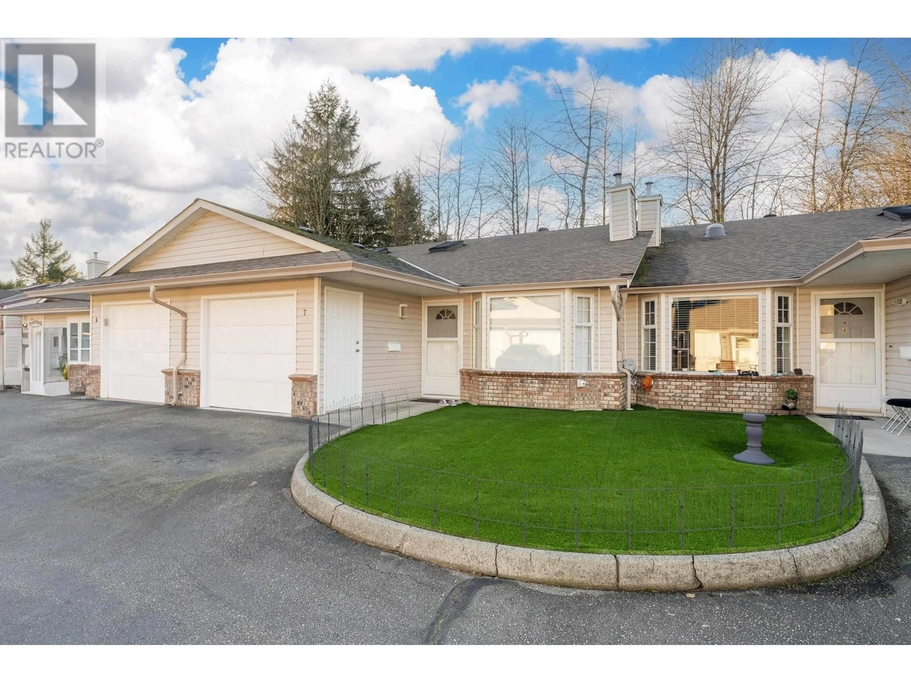 Unknown for 7 - 12049 217 STREET, Maple Ridge British Columbia V2X0M8