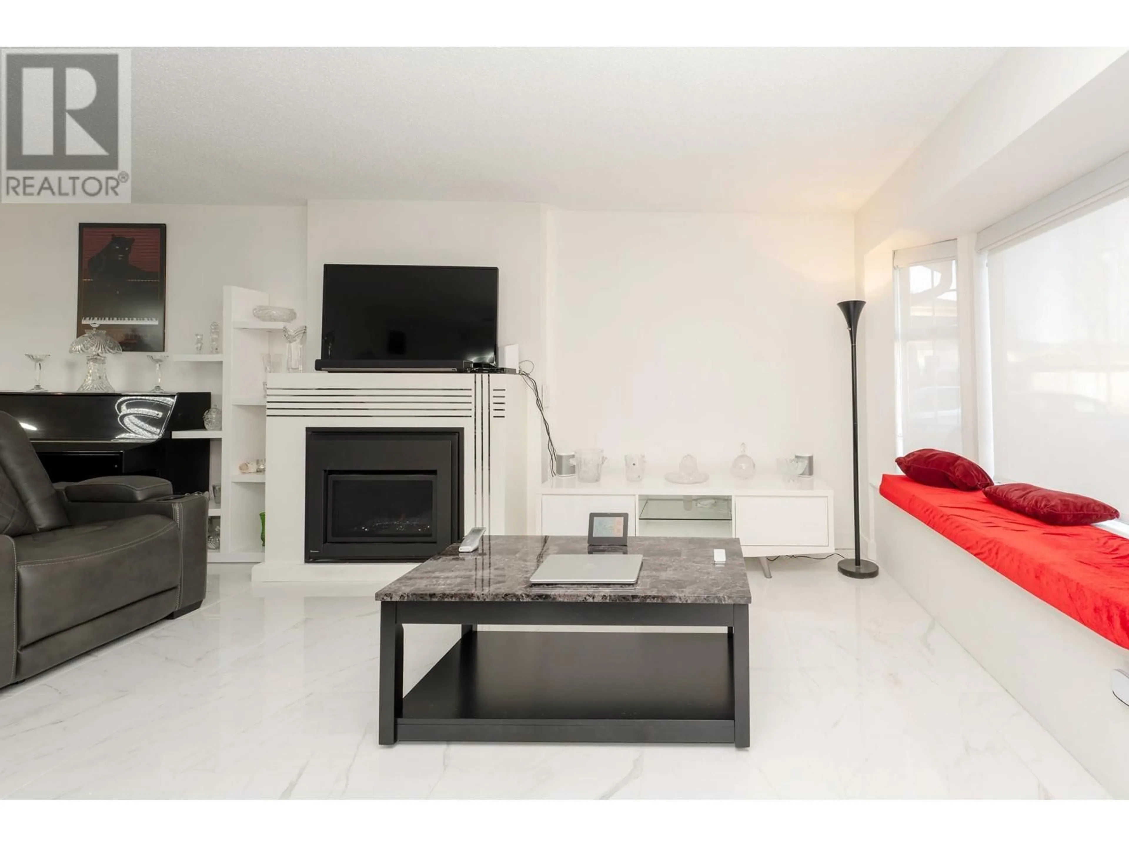 Living room with furniture, unknown for 7 - 12049 217 STREET, Maple Ridge British Columbia V2X0M8