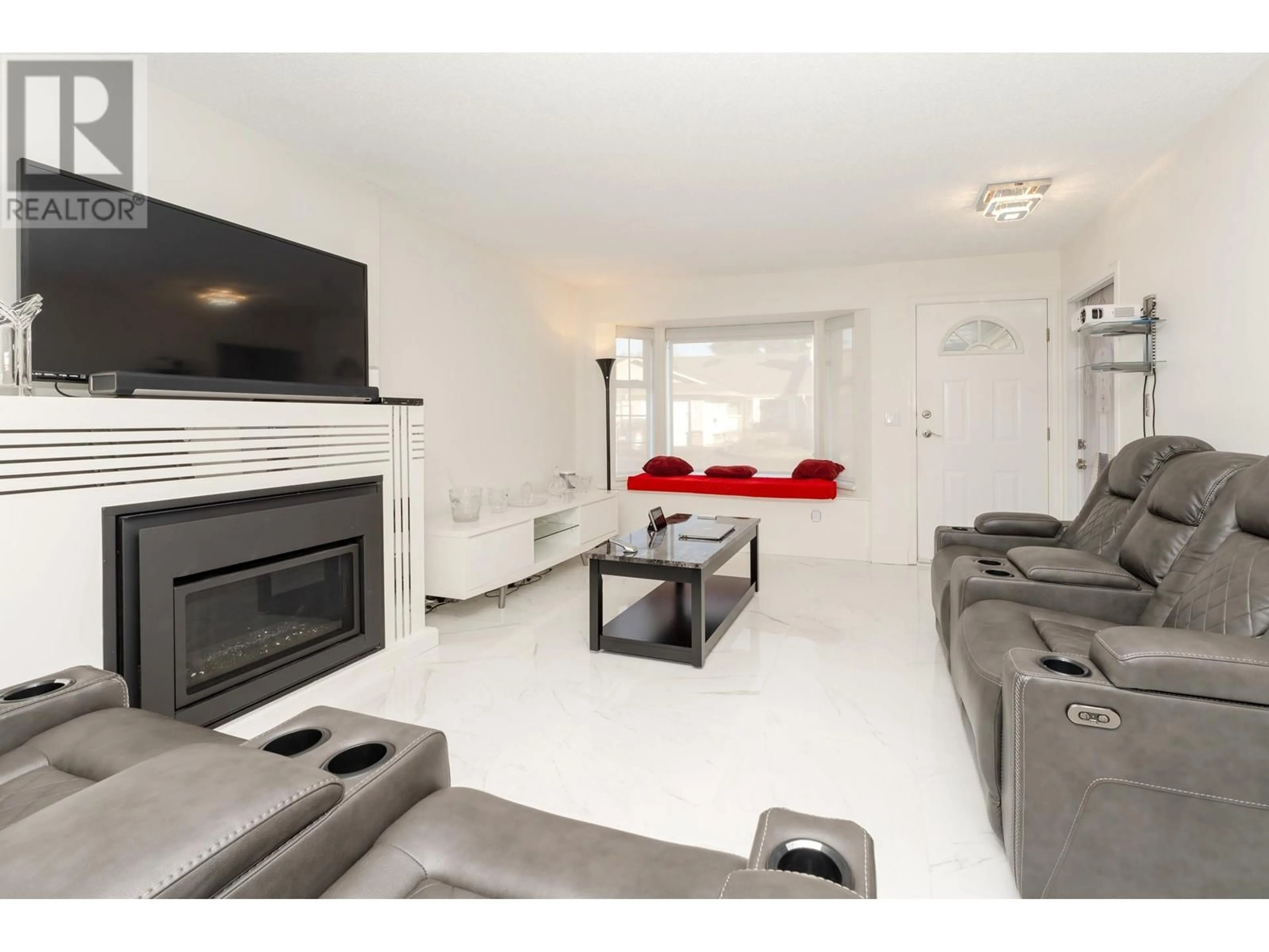 Living room with furniture, unknown for 7 - 12049 217 STREET, Maple Ridge British Columbia V2X0M8