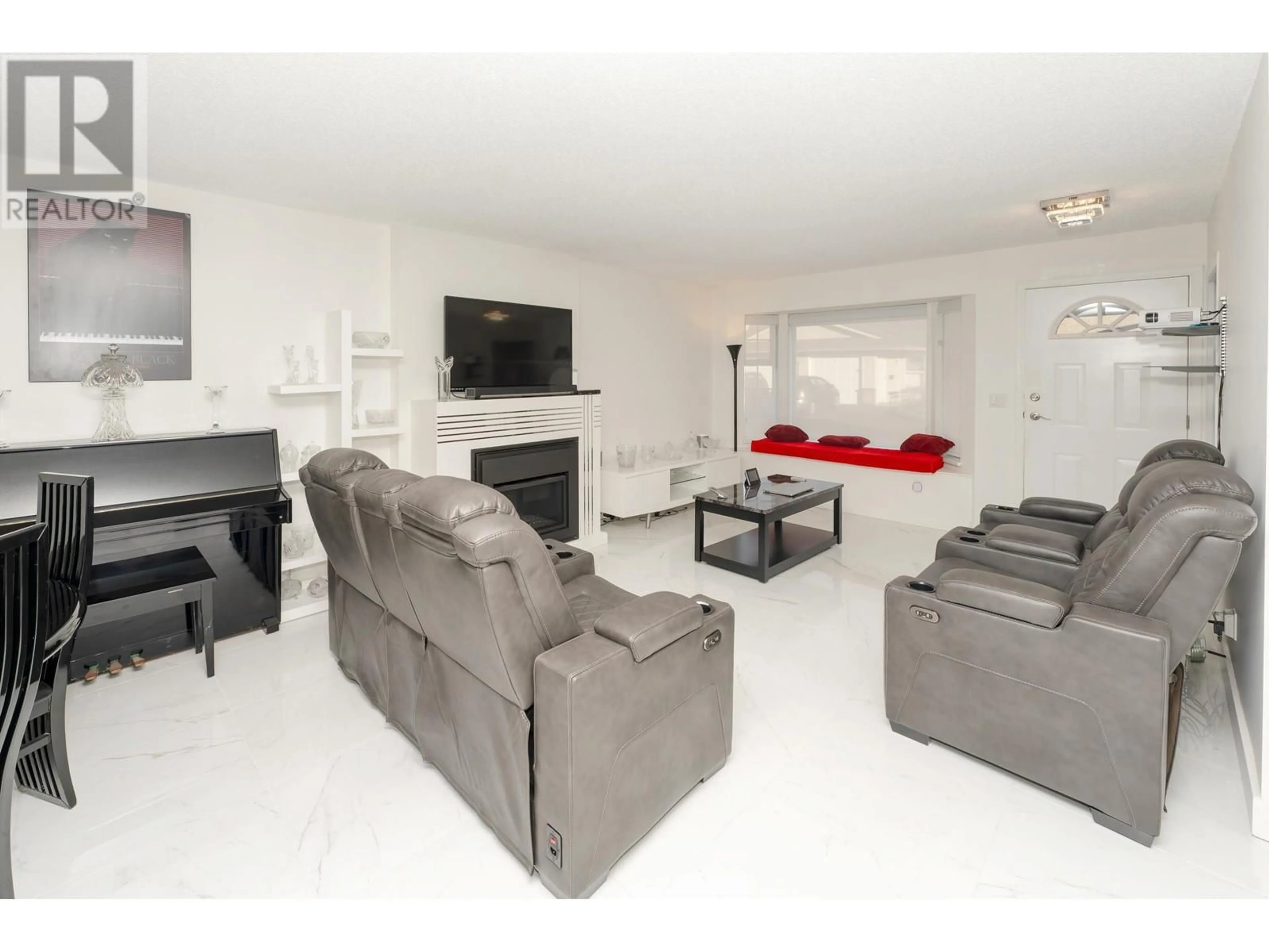 Living room with furniture, unknown for 7 - 12049 217 STREET, Maple Ridge British Columbia V2X0M8