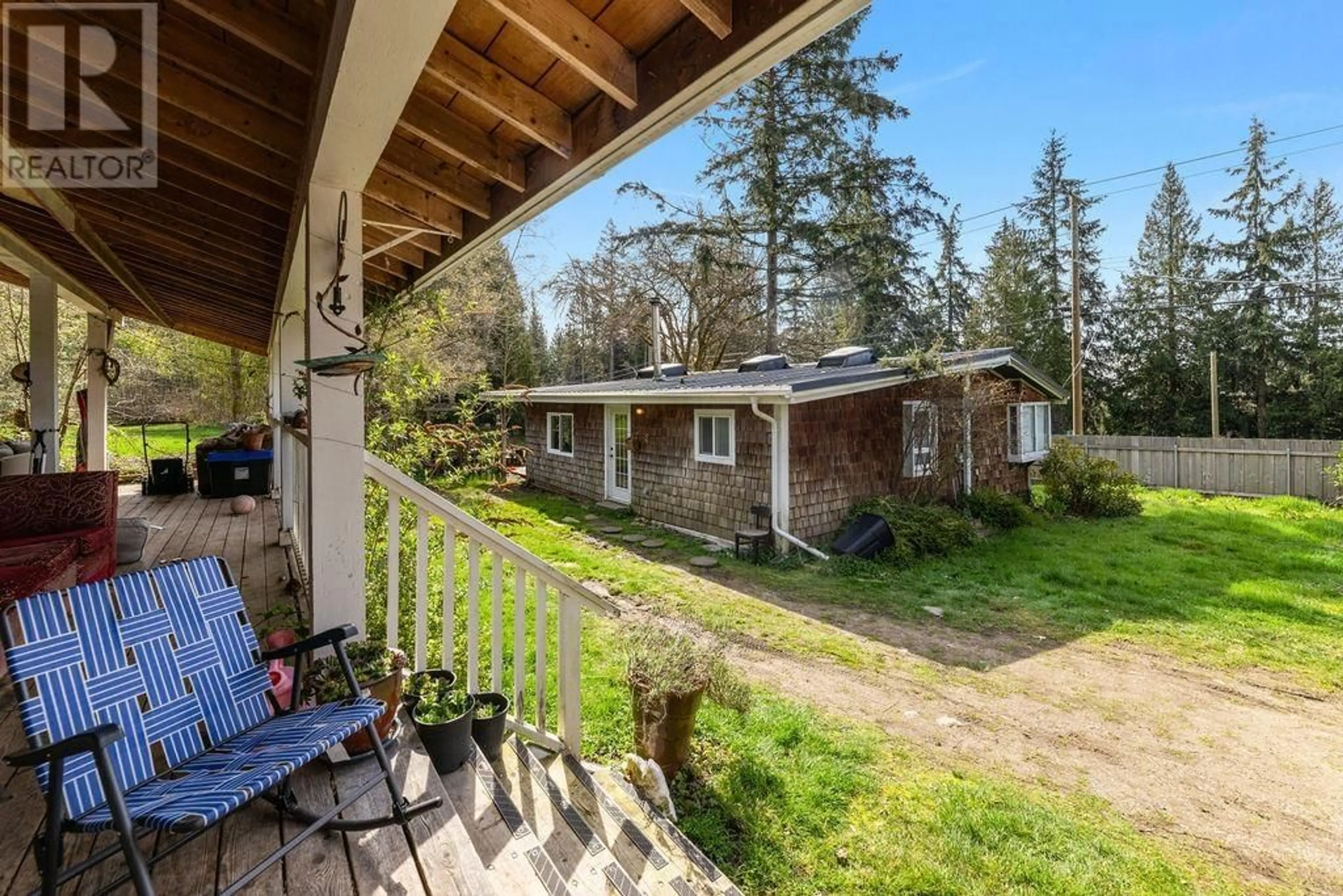 Patio, unknown for 2470 SUNSHINE COAST HIGHWAY, Roberts Creek British Columbia V0N2W5