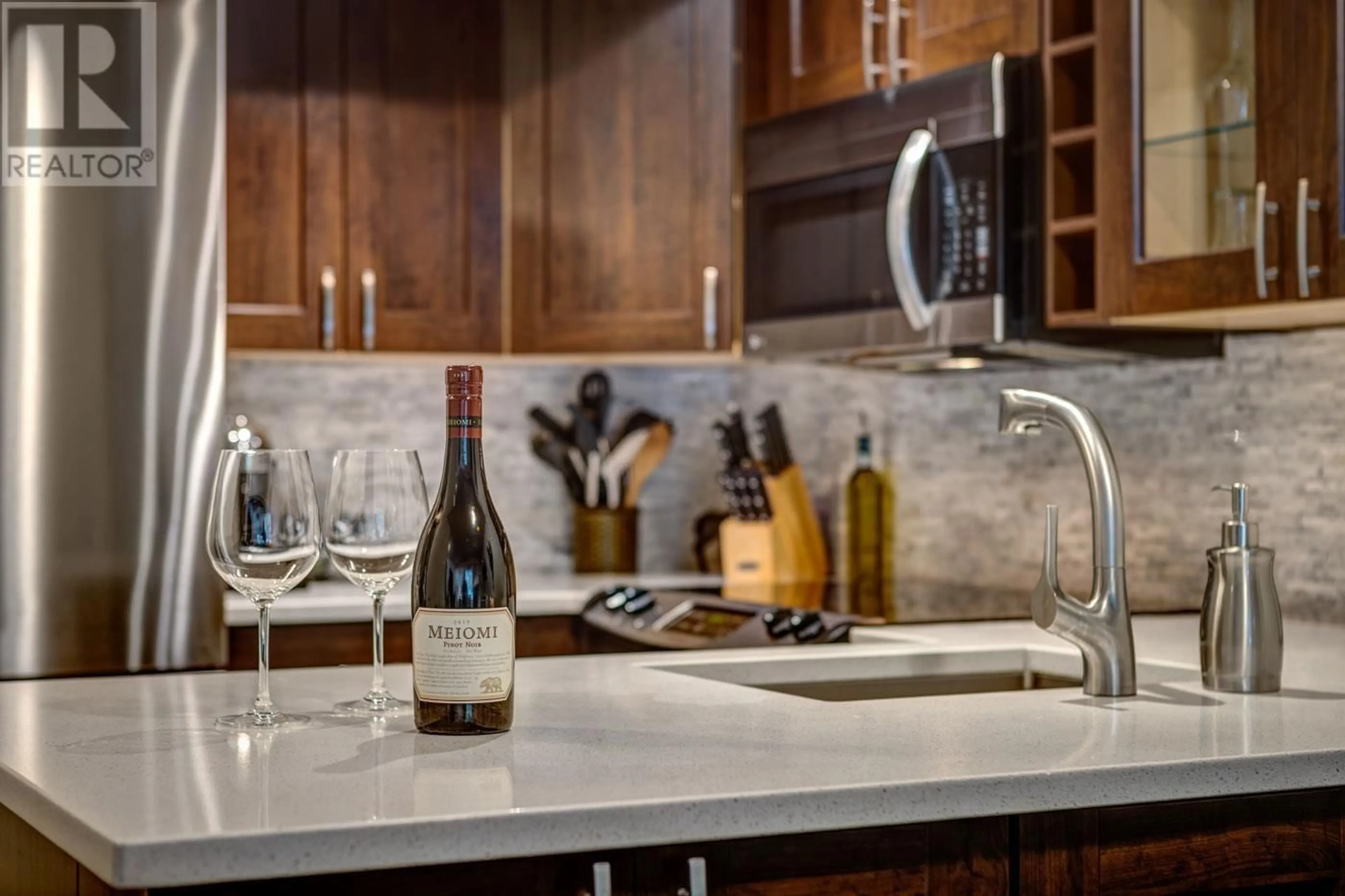 Contemporary kitchen, ceramic/tile floor for 418 - 4809 SPEARHEAD DRIVE, Whistler British Columbia V0N1B4