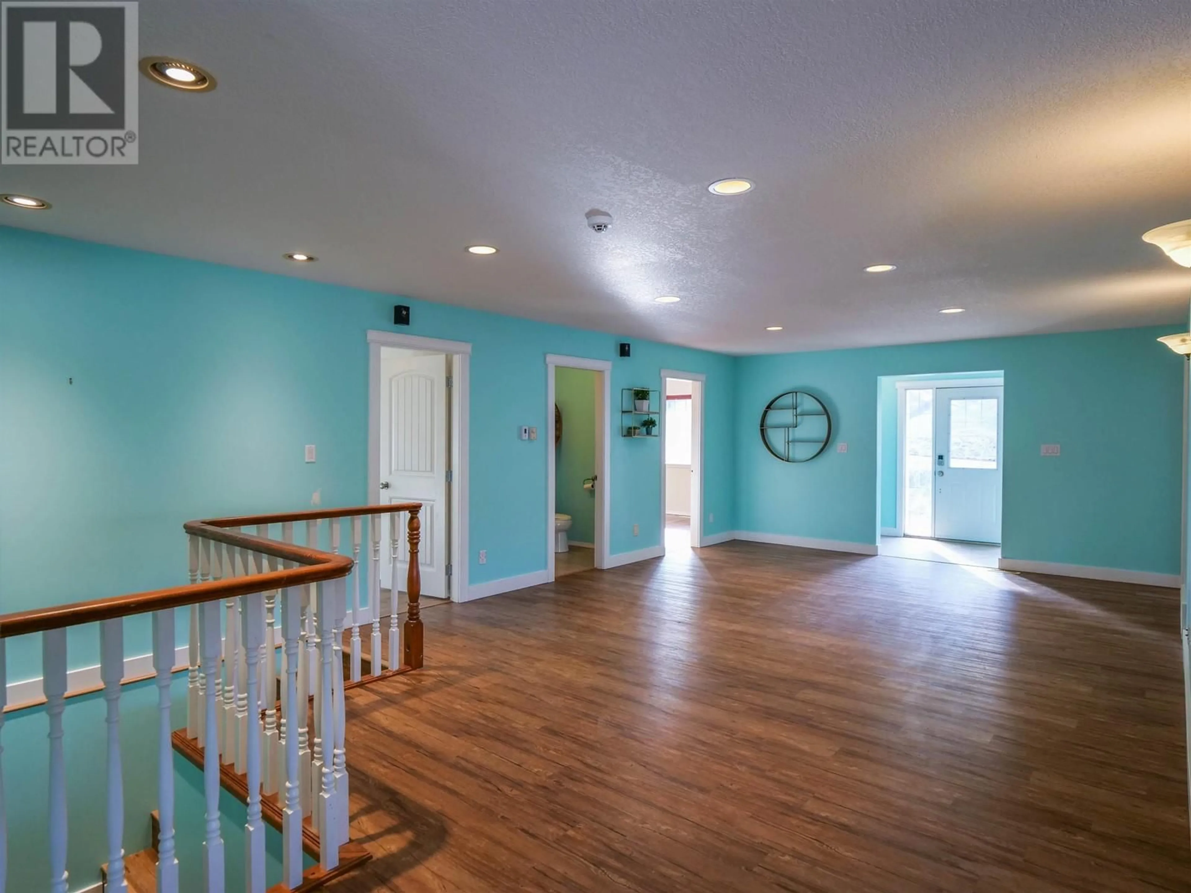 Indoor foyer for 380 DENNIS ROAD, Quesnel British Columbia V2J5M6