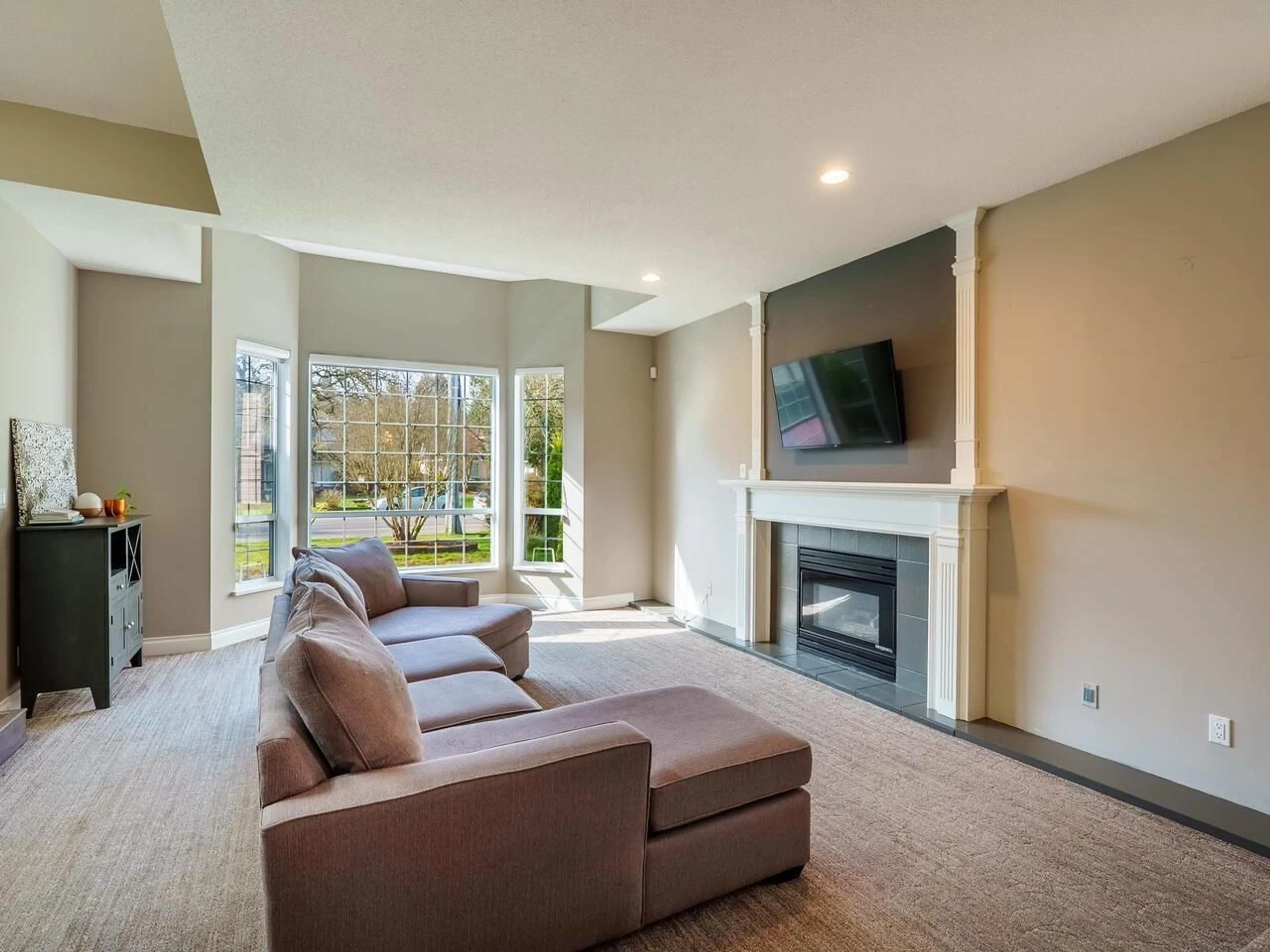 Living room with furniture, unknown for 20977 44, Langley British Columbia V3A5A9
