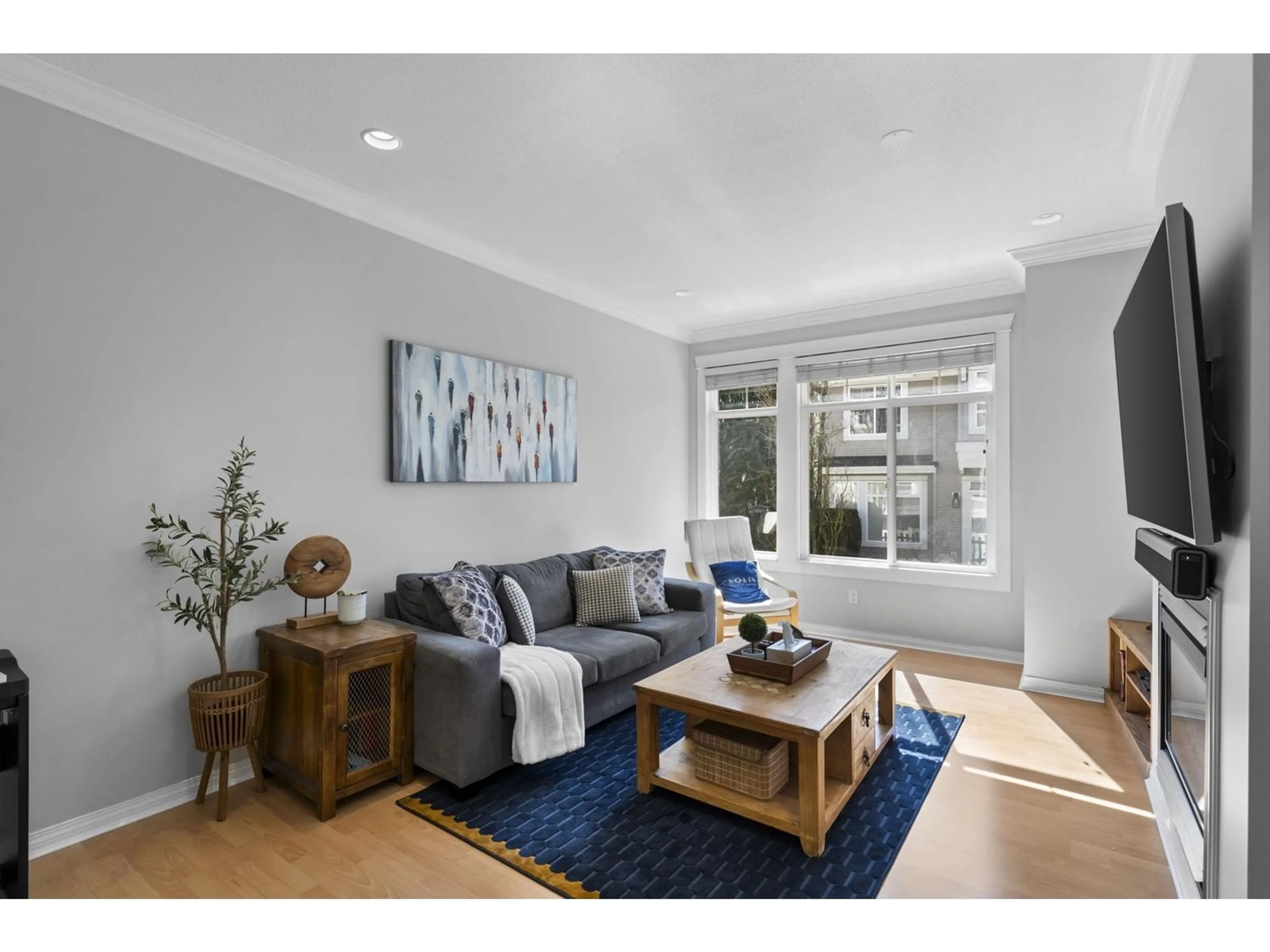 Living room with furniture, wood/laminate floor for 11 - 15068 58TH, Surrey British Columbia V3S9J9