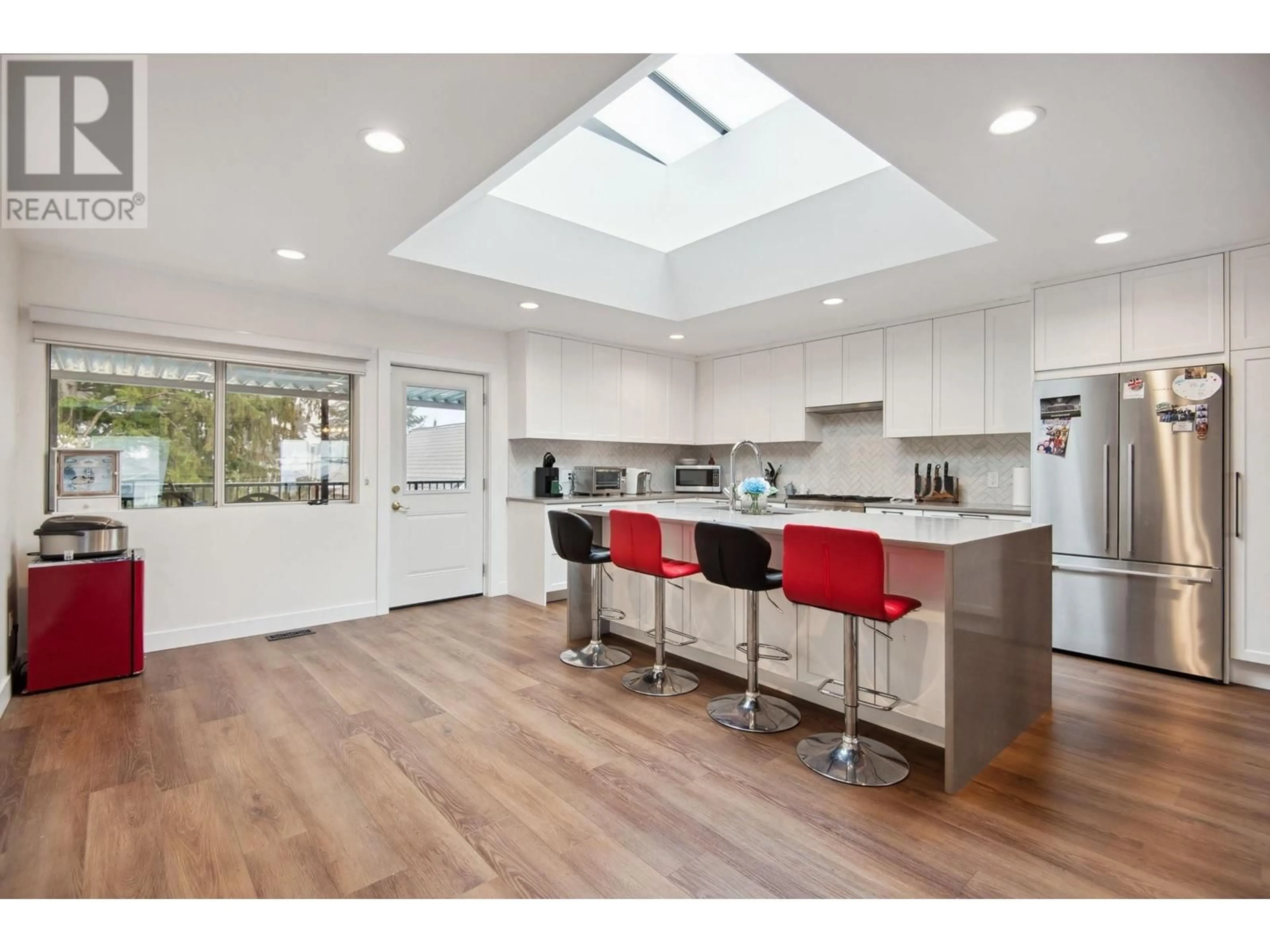Contemporary kitchen, unknown for 220 N GROSVENOR AVENUE, Burnaby British Columbia V5B1J4
