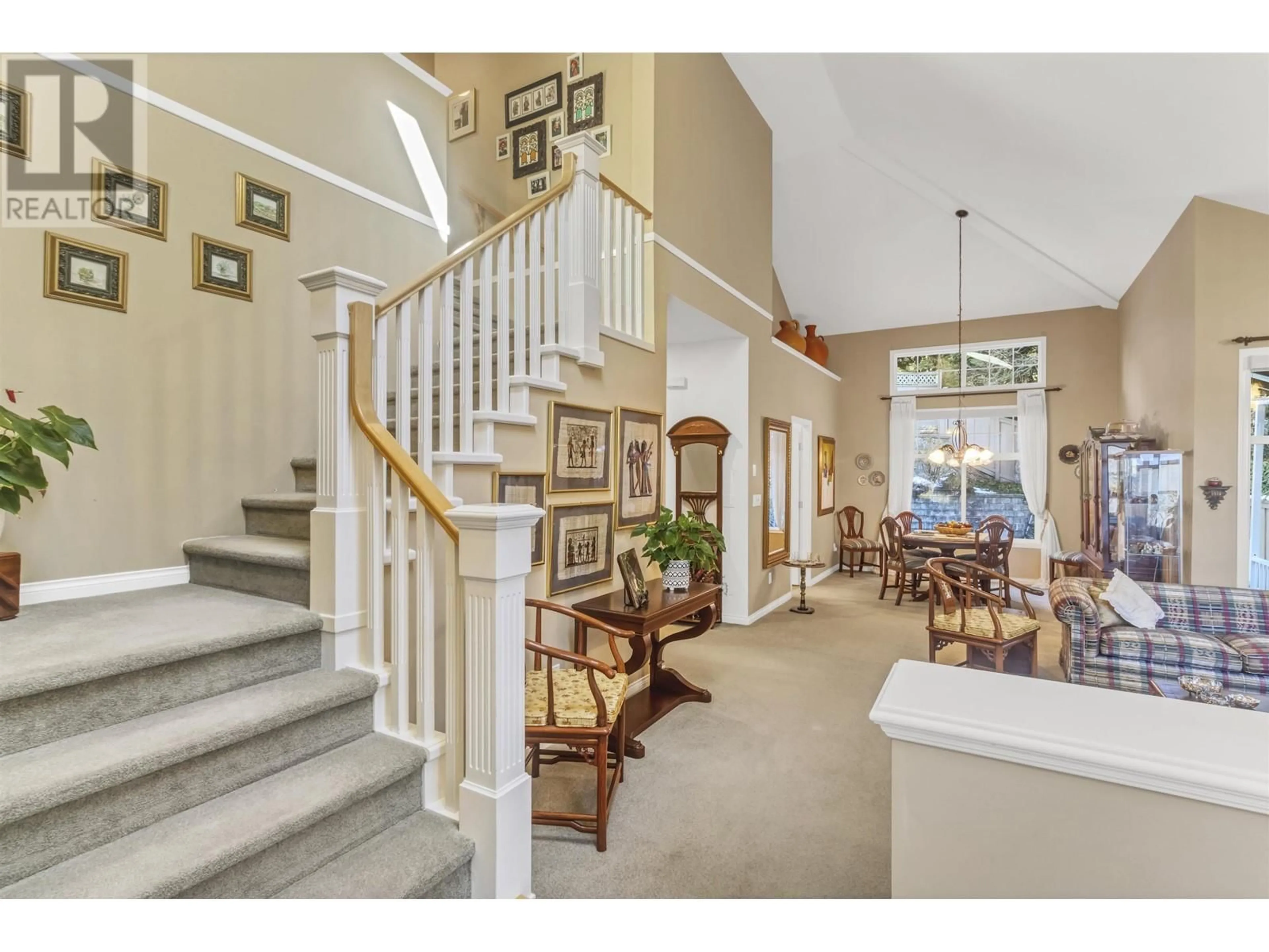 Indoor foyer for 1705 ARBUTUS PLACE, Coquitlam British Columbia V3E3K2