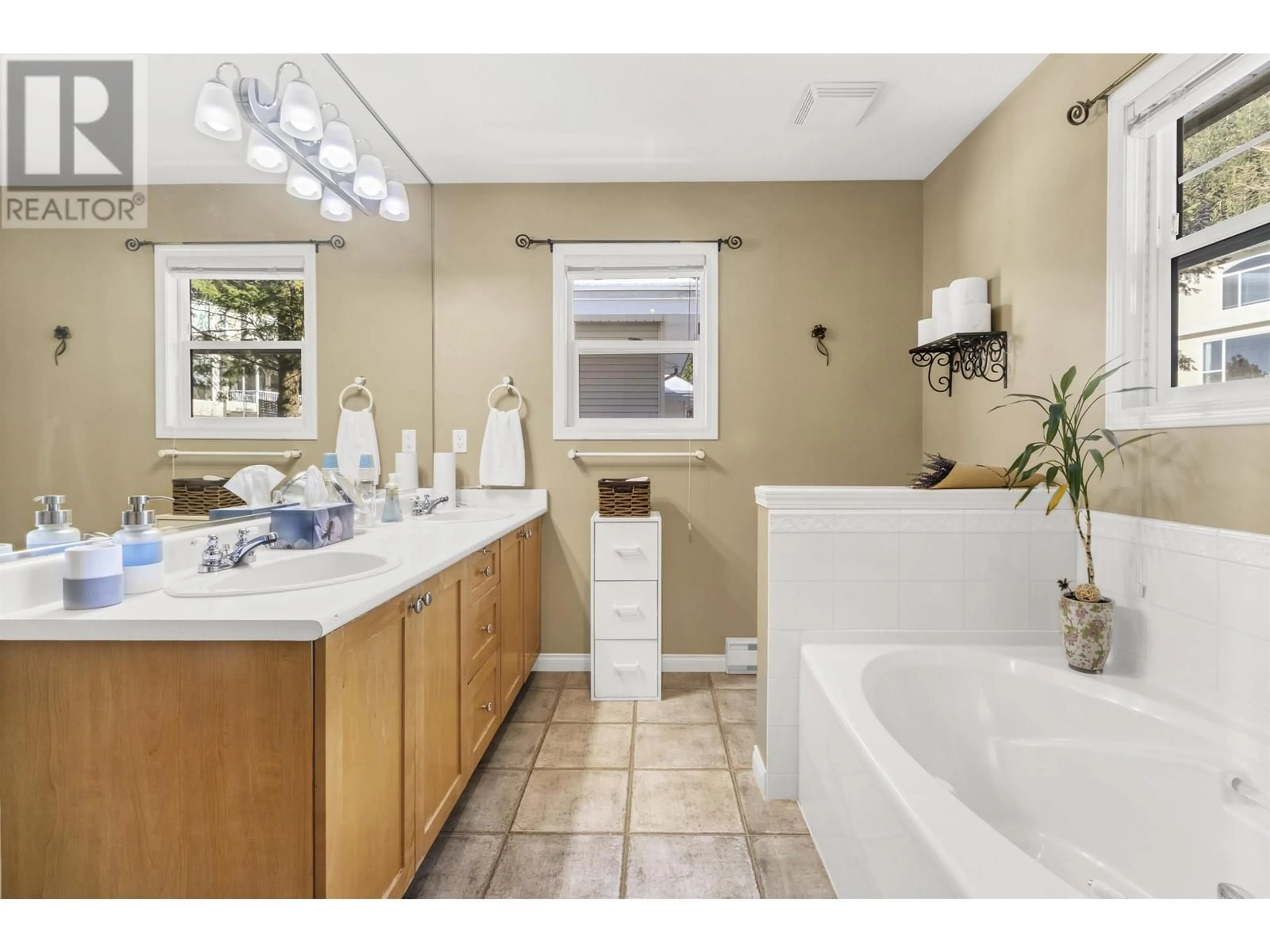 Standard bathroom, ceramic/tile floor for 1705 ARBUTUS PLACE, Coquitlam British Columbia V3E3K2