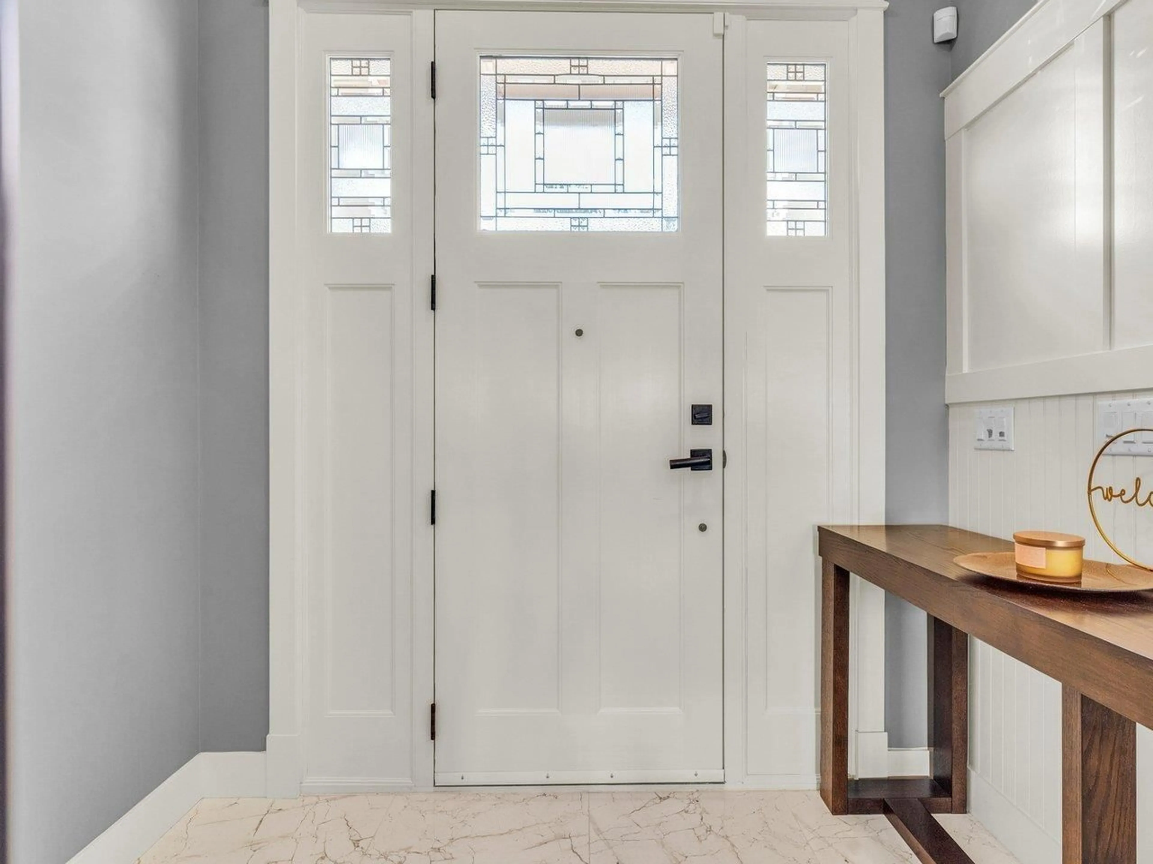 Indoor entryway for 7660 210, Langley British Columbia V2Y0L1