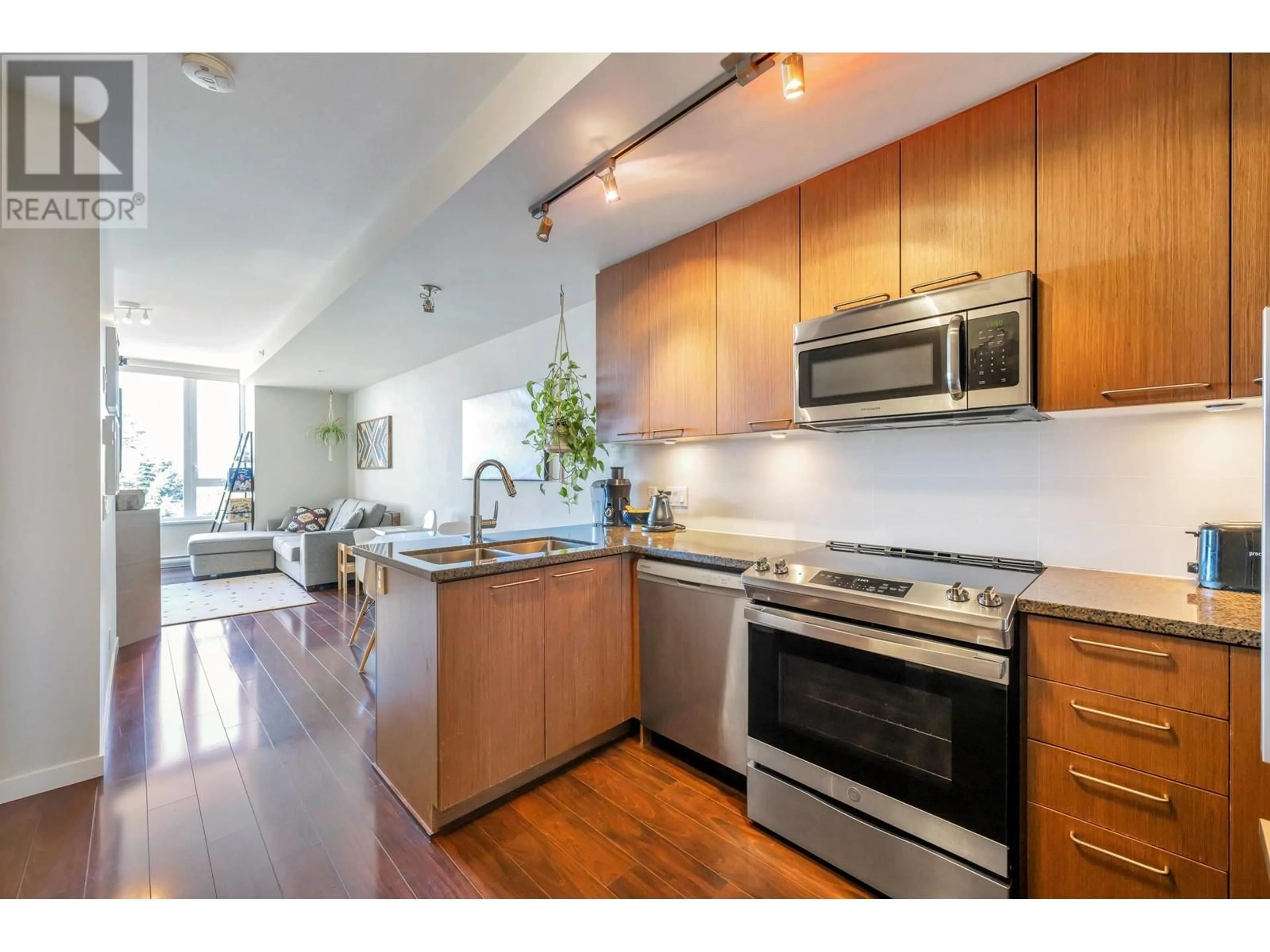 Unknown for 305 - 2008 54TH AVENUE, Vancouver British Columbia V5P1Y6
