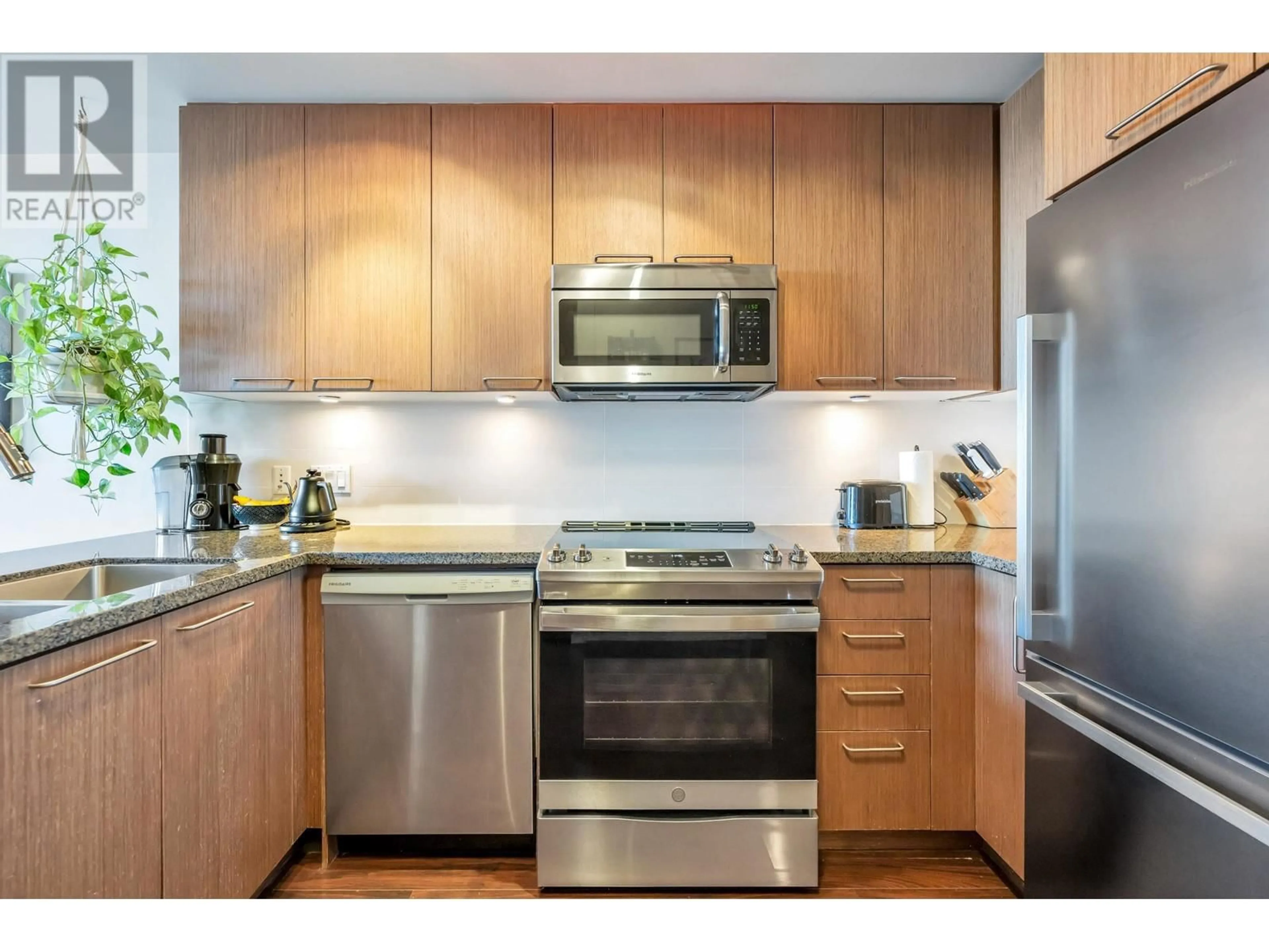 Standard kitchen, wood/laminate floor for 305 - 2008 54TH AVENUE, Vancouver British Columbia V5P1Y6