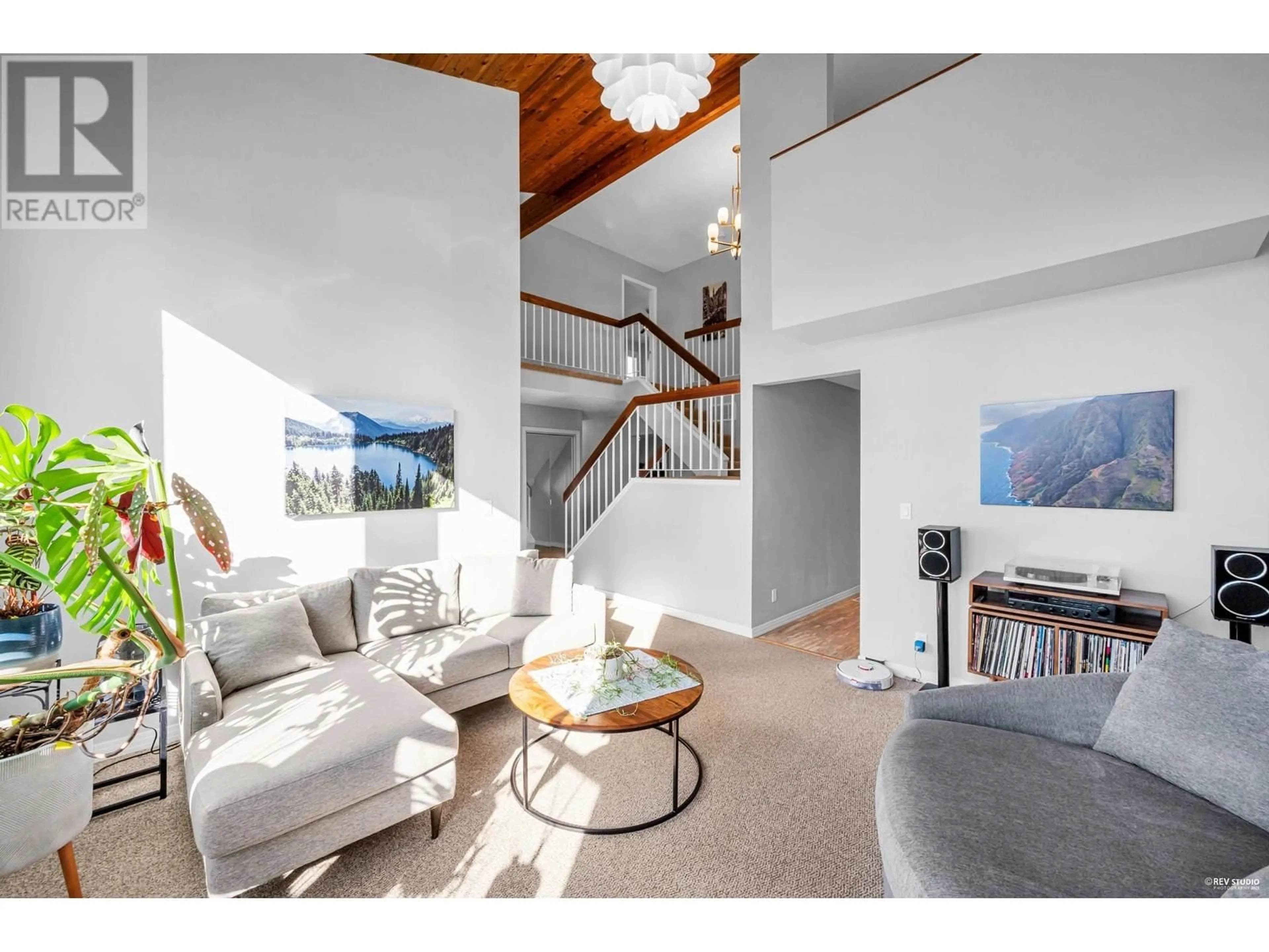 Living room with furniture, unknown for 1346 LANSDOWNE DRIVE, Coquitlam British Columbia V3E1K6