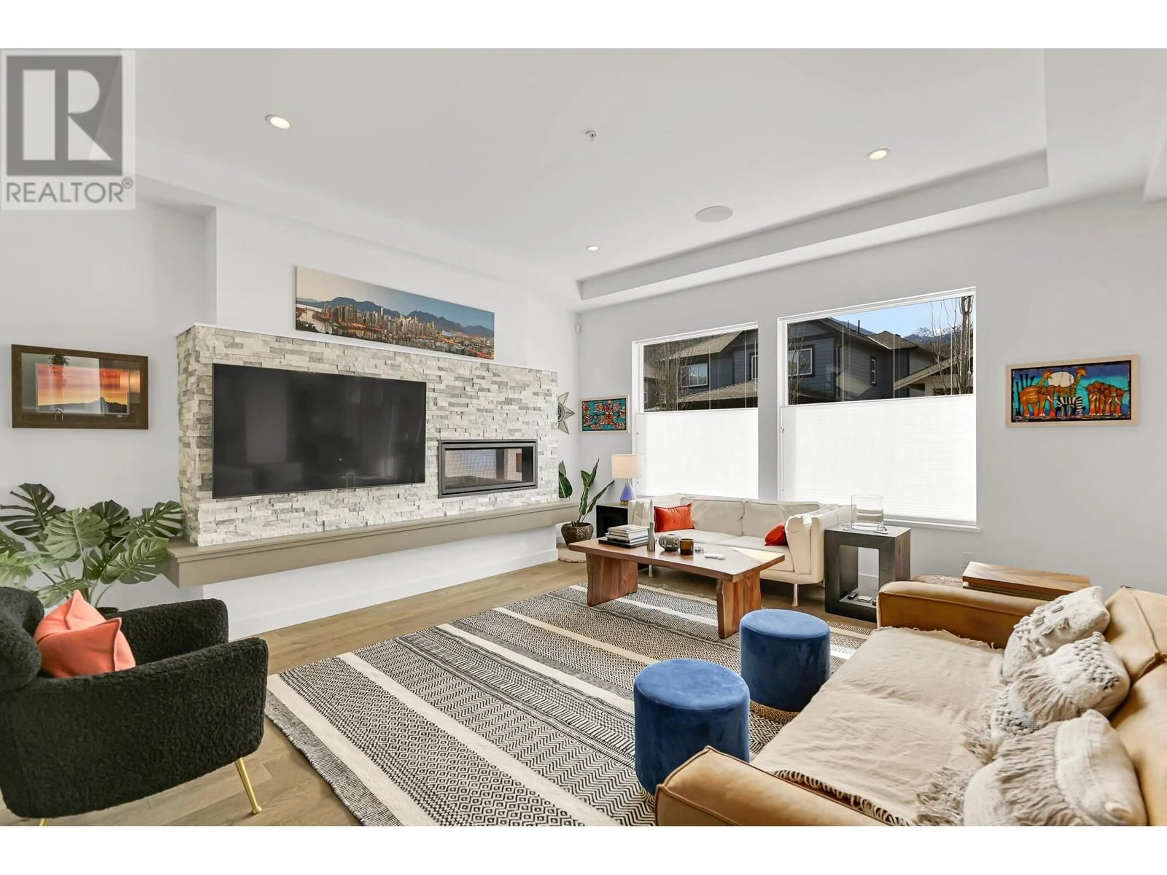 Living room with furniture, unknown for 1706 SPARROW WAY, Squamish British Columbia V8B0V3