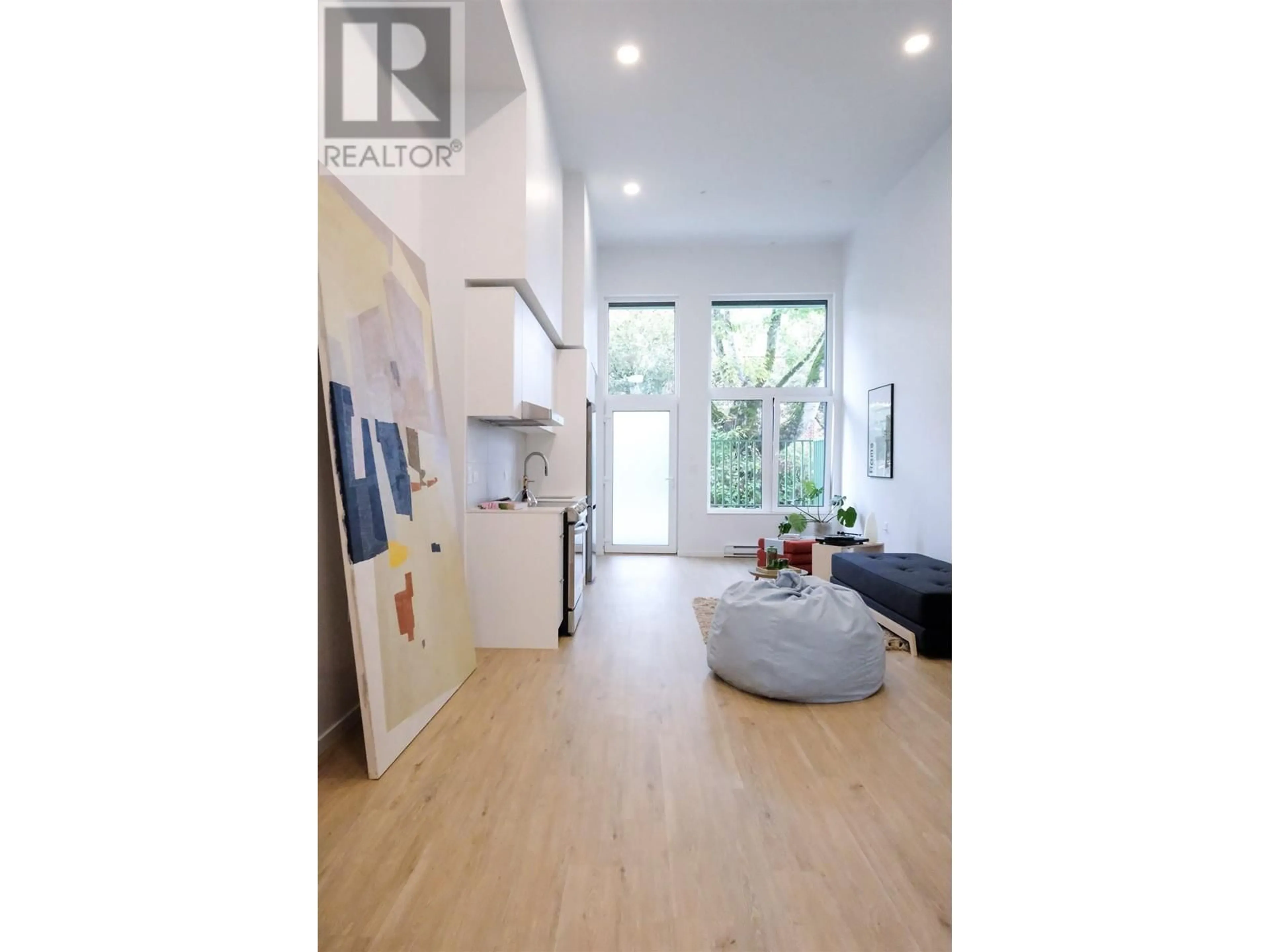 Indoor entryway for 11 - 198 ONTARIO PLACE, Vancouver British Columbia V5W1S2