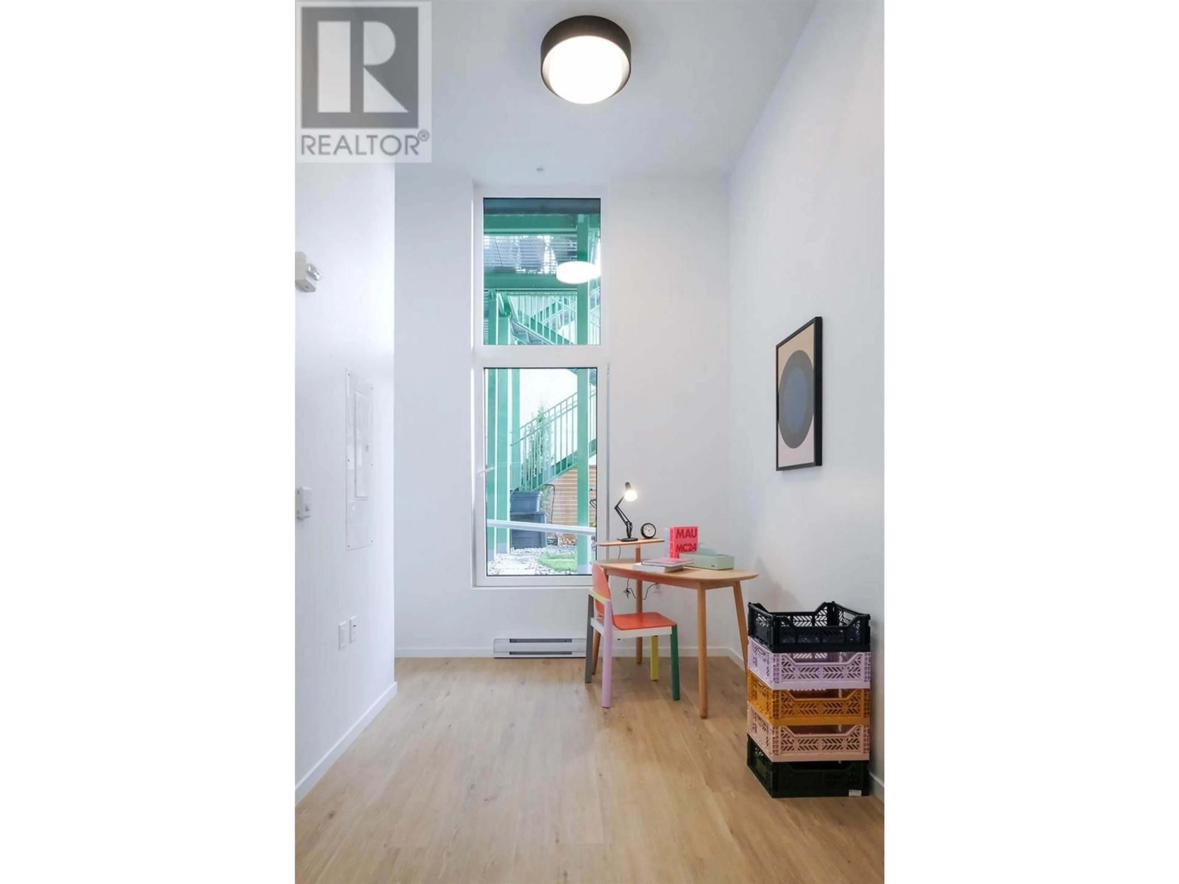 Indoor entryway for 11 - 198 ONTARIO PLACE, Vancouver British Columbia V5W1S2