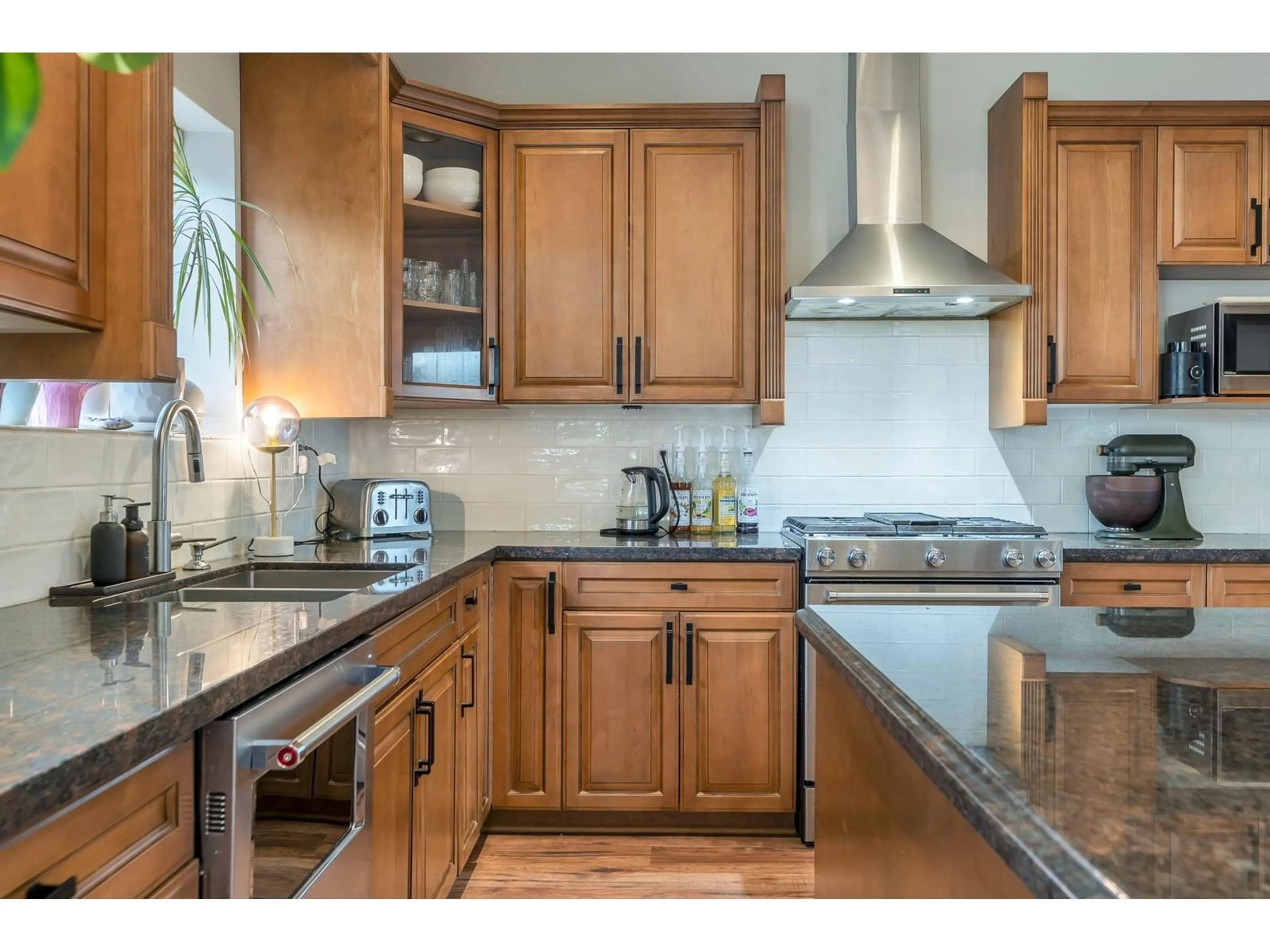 Open concept kitchen, unknown for 14936 35, Surrey British Columbia V3S0T4