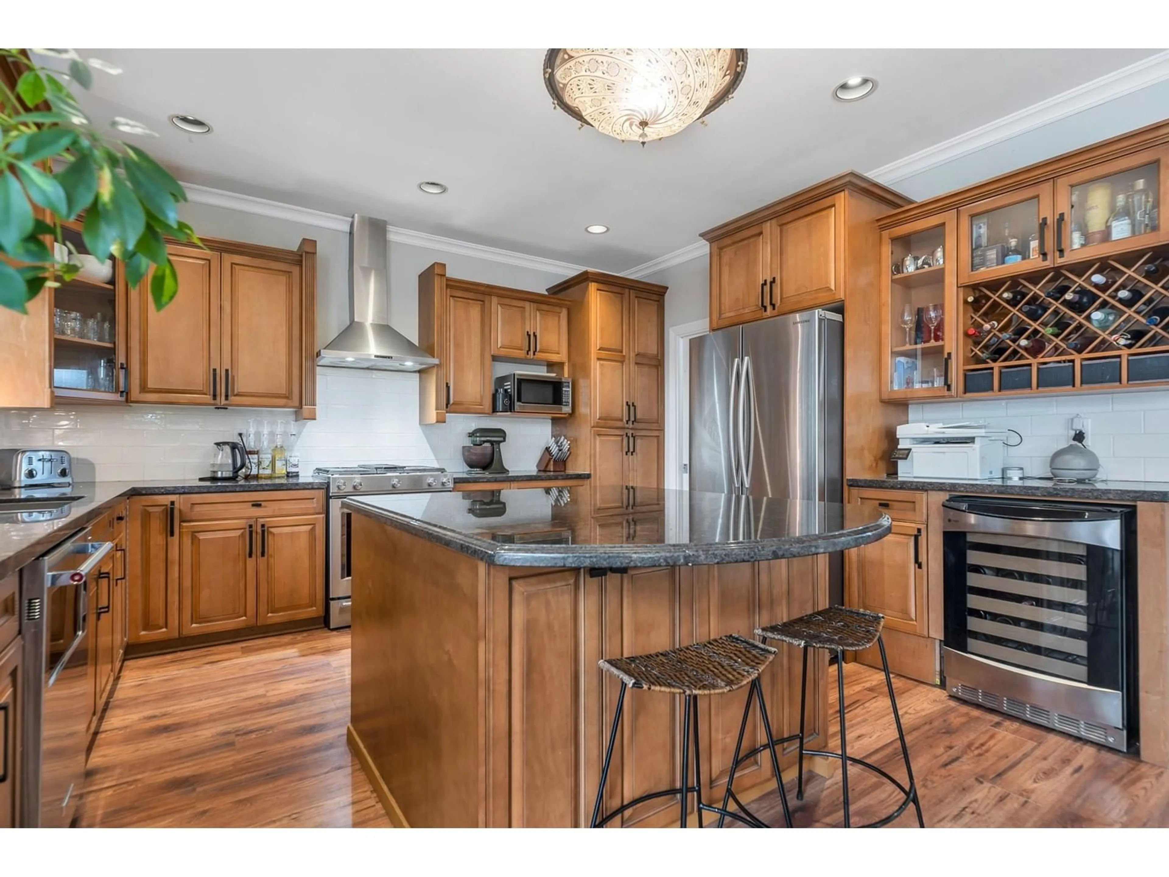 Open concept kitchen, wood/laminate floor for 14936 35, Surrey British Columbia V3S0T4