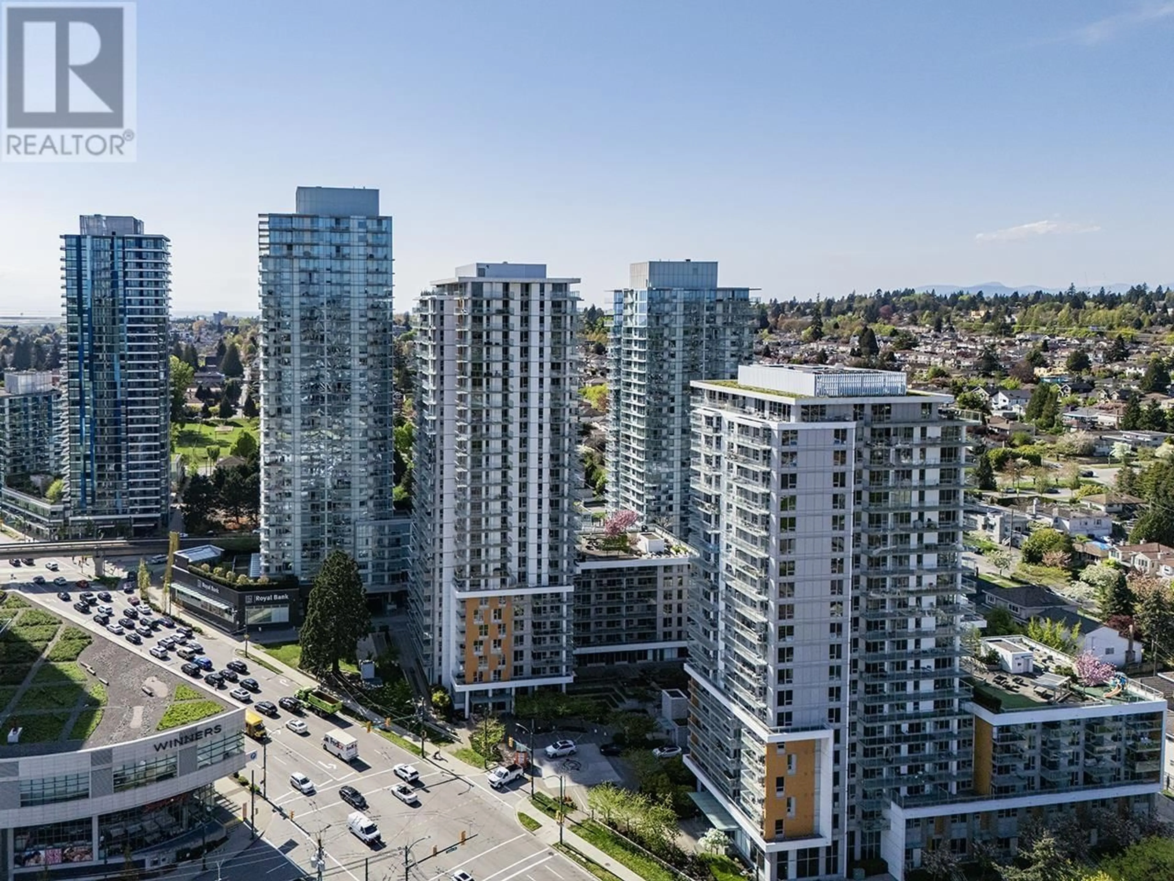 A pic from outside/outdoor area/front of a property/back of a property/a pic from drone, city buildings view from balcony for 620 - 455 MARINE DRIVE, Vancouver British Columbia V5X0H3
