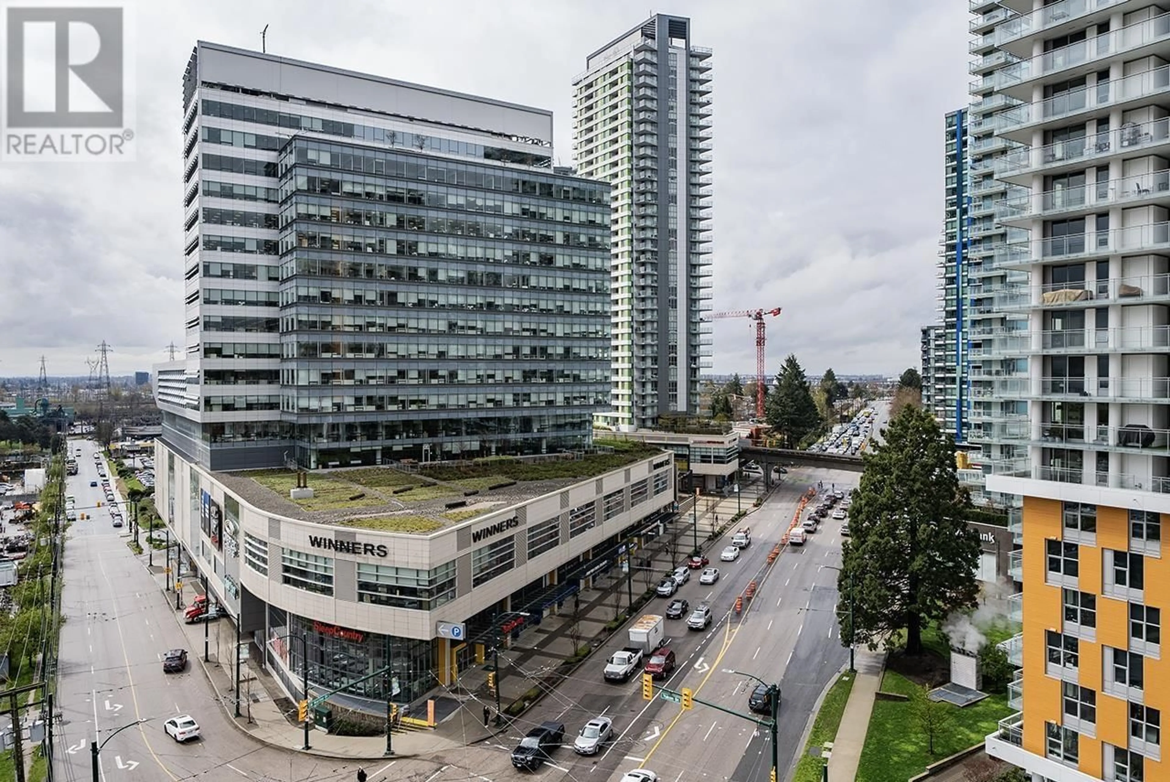 A pic from outside/outdoor area/front of a property/back of a property/a pic from drone, city buildings view from balcony for 620 - 455 MARINE DRIVE, Vancouver British Columbia V5X0H3