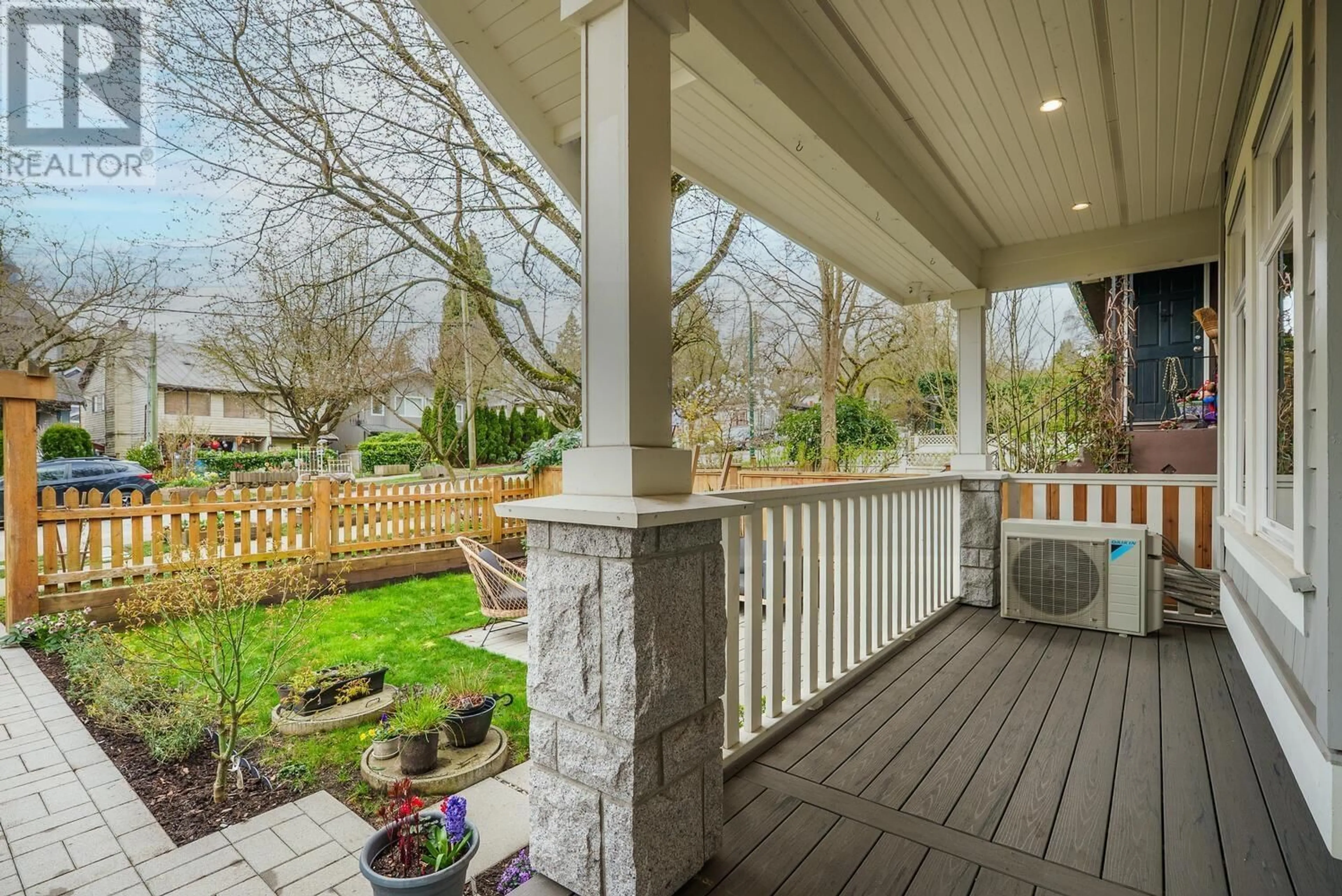 Patio, street for 943 14TH AVENUE, Vancouver British Columbia V5T2N7