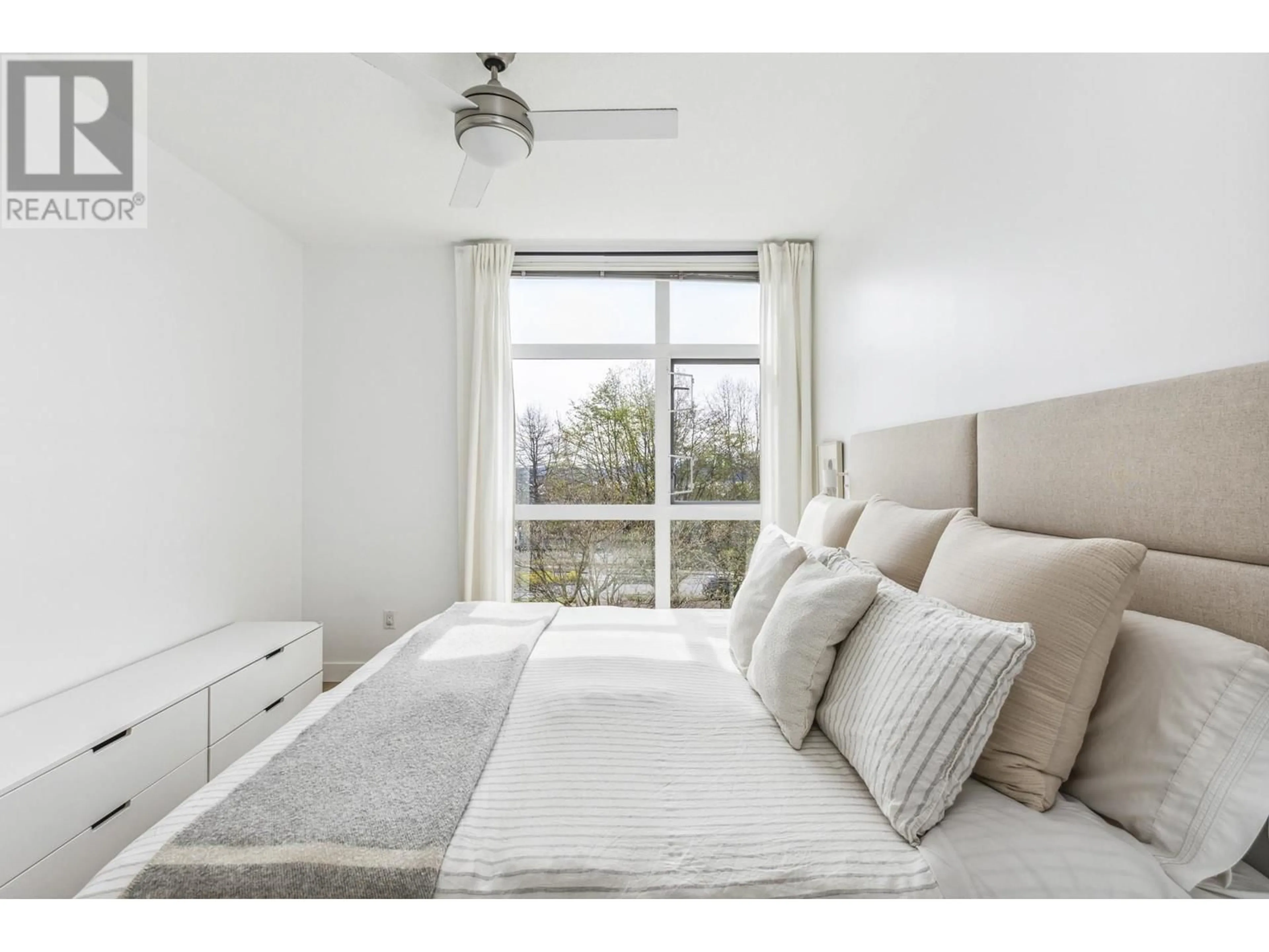 Bedroom with bed, unknown for 208 - 717 CHESTERFIELD AVENUE, North Vancouver British Columbia V7M3L8