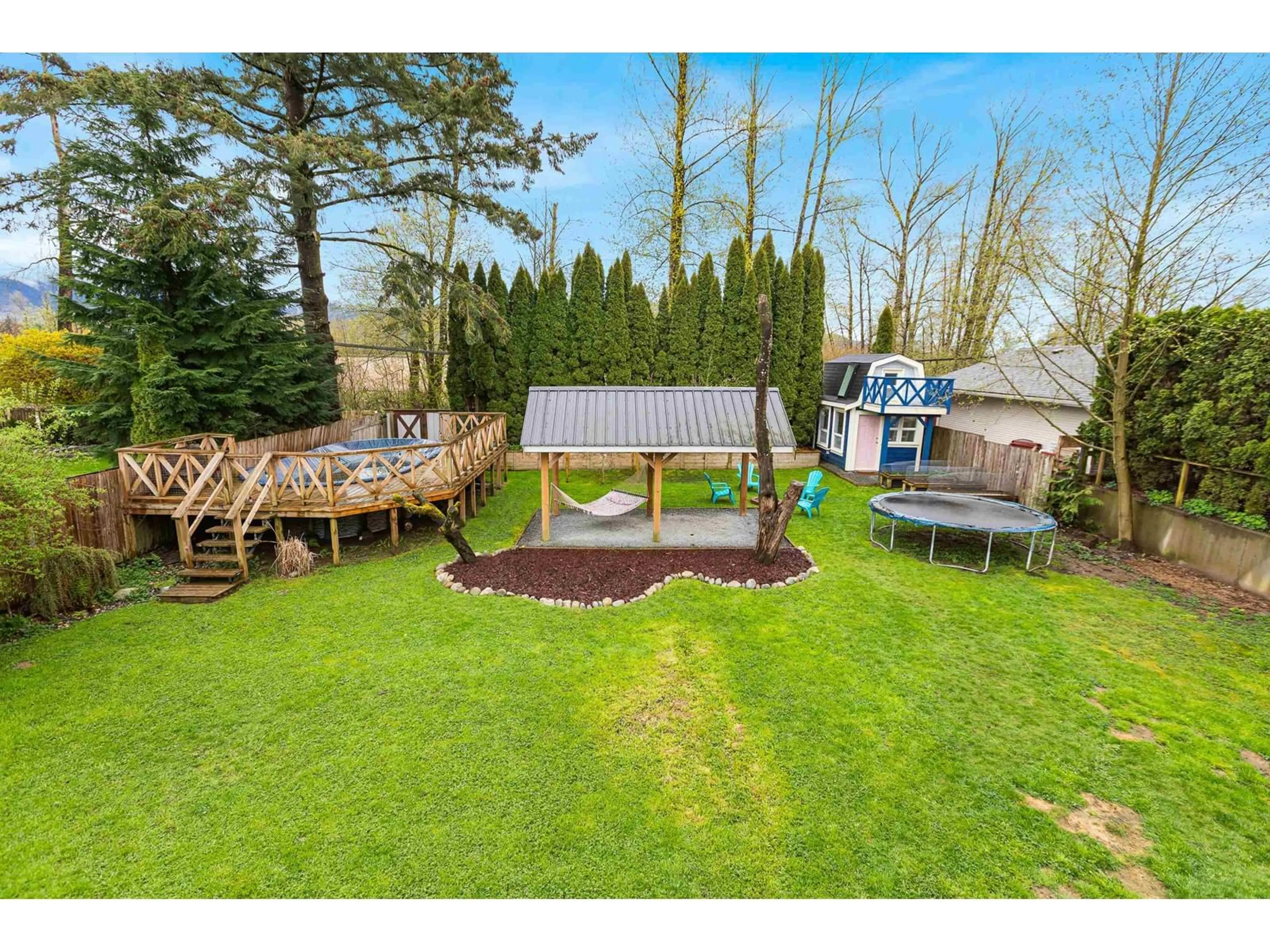 A pic from outside/outdoor area/front of a property/back of a property/a pic from drone, water/lake/river/ocean view for 35666 MOORE, Mission British Columbia V2V7L6