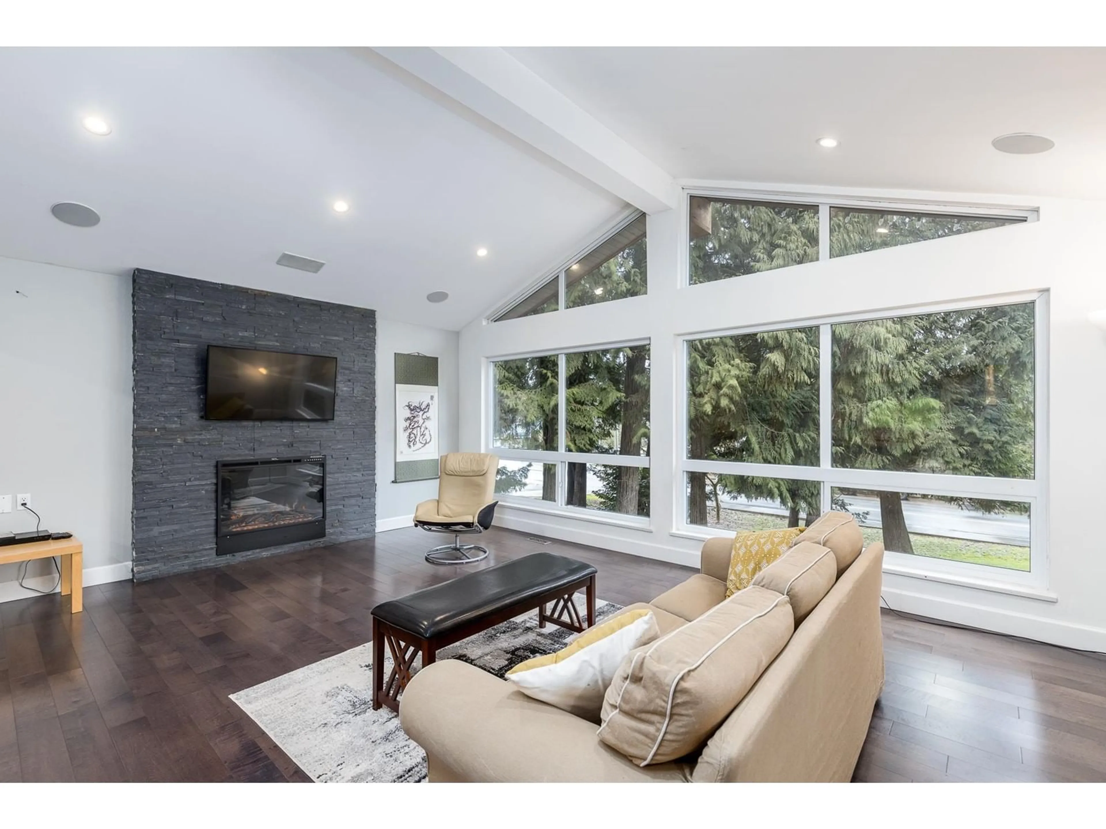 Living room with furniture, unknown for 20580 48, Langley British Columbia V3A3L6
